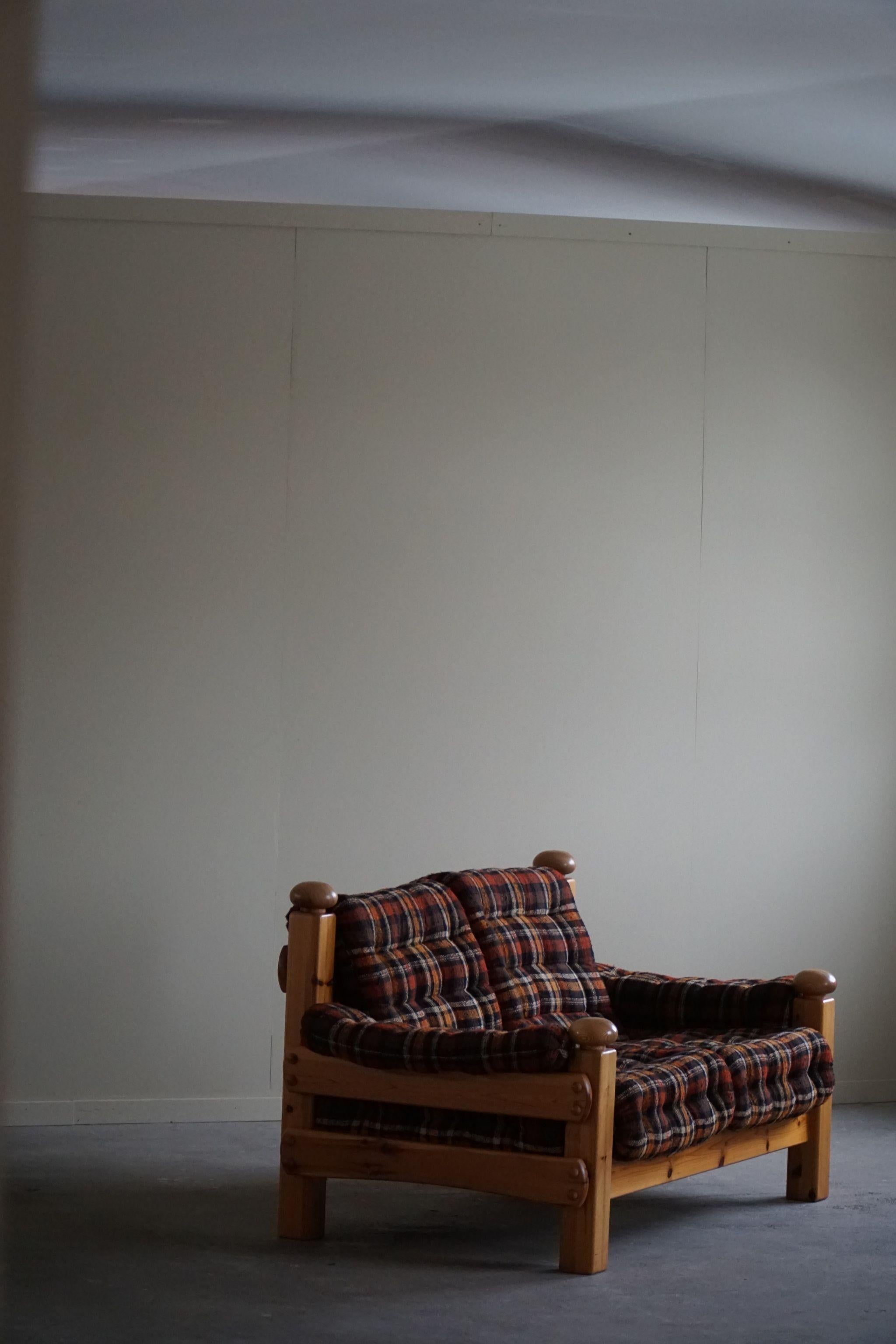 Two Seater Brutalist Sofa in Solid Pine, Swedish Modern, Made in the 1970s For Sale 3