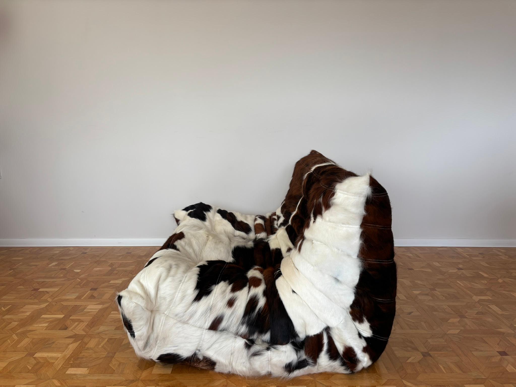 Mid-Century Modern Two-Seater Cow Leather Togo Sofa by Michel Ducaroy for Ligne Roset