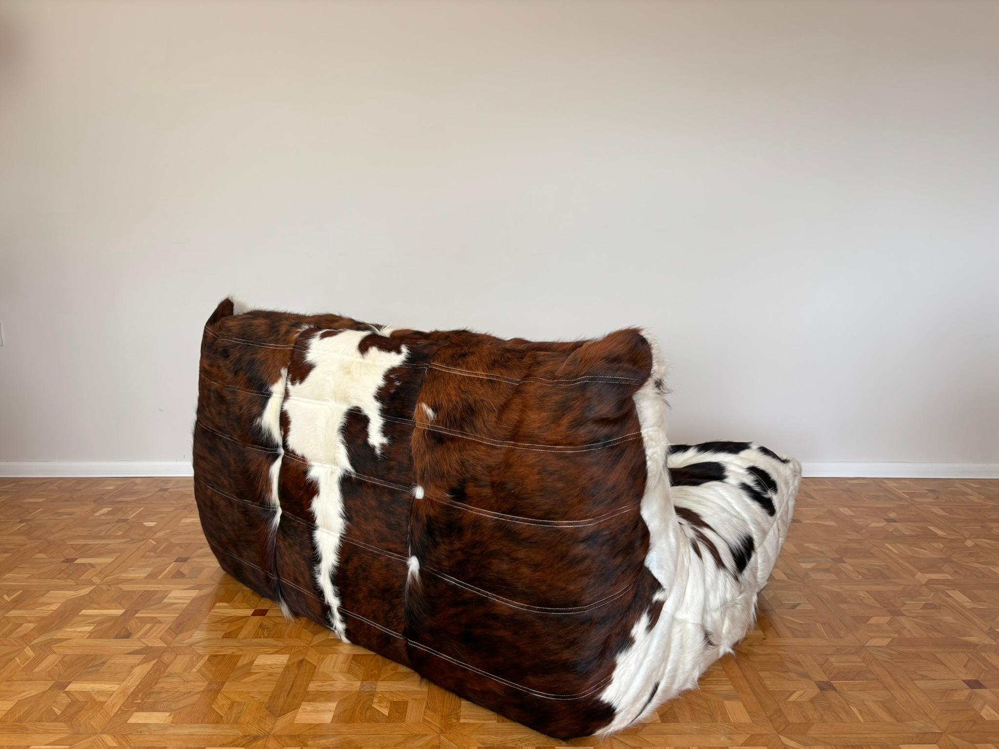 Two-Seater Cow Leather Togo Sofa by Michel Ducaroy for Ligne Roset In Excellent Condition In Radomsko, Województwo łódzkie