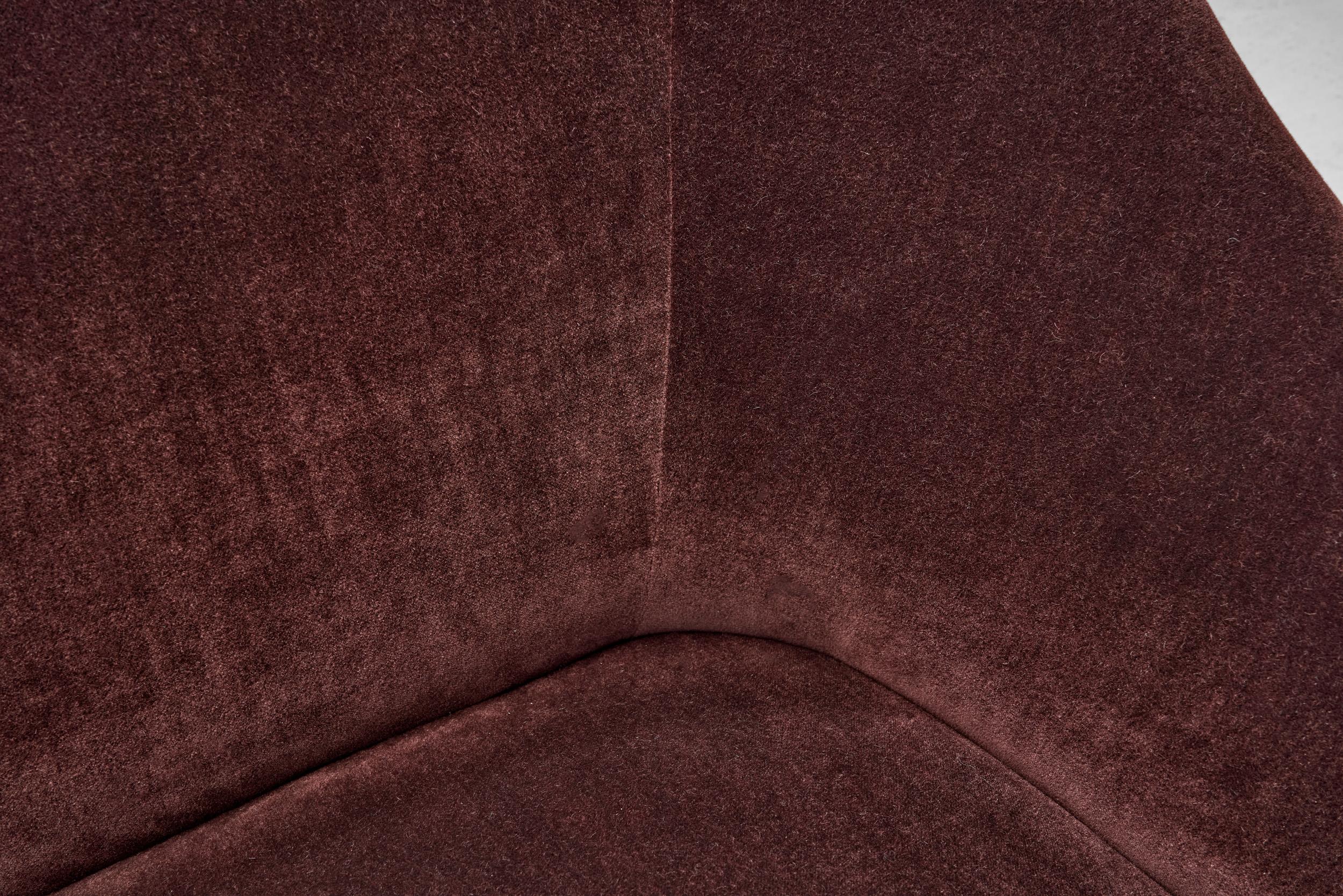 Zweisitziges italienisches Sofa der Jahrhundertmitte, Italien um 1950 im Angebot 5