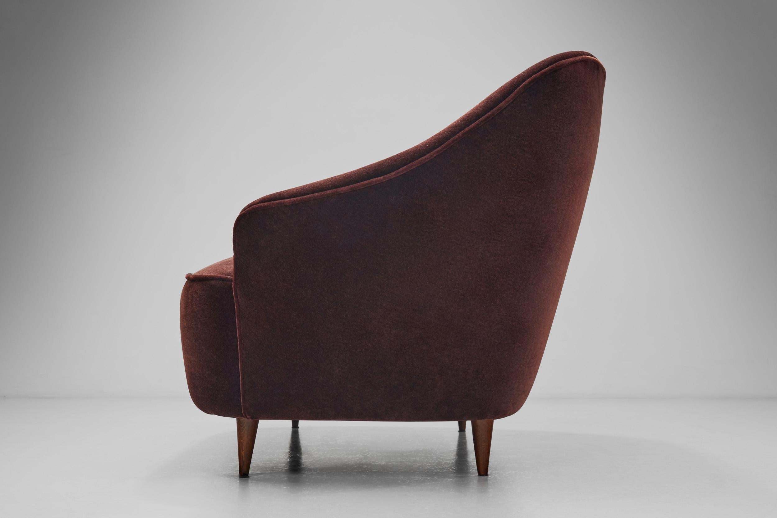 Zweisitziges italienisches Sofa der Jahrhundertmitte, Italien um 1950 im Angebot 8