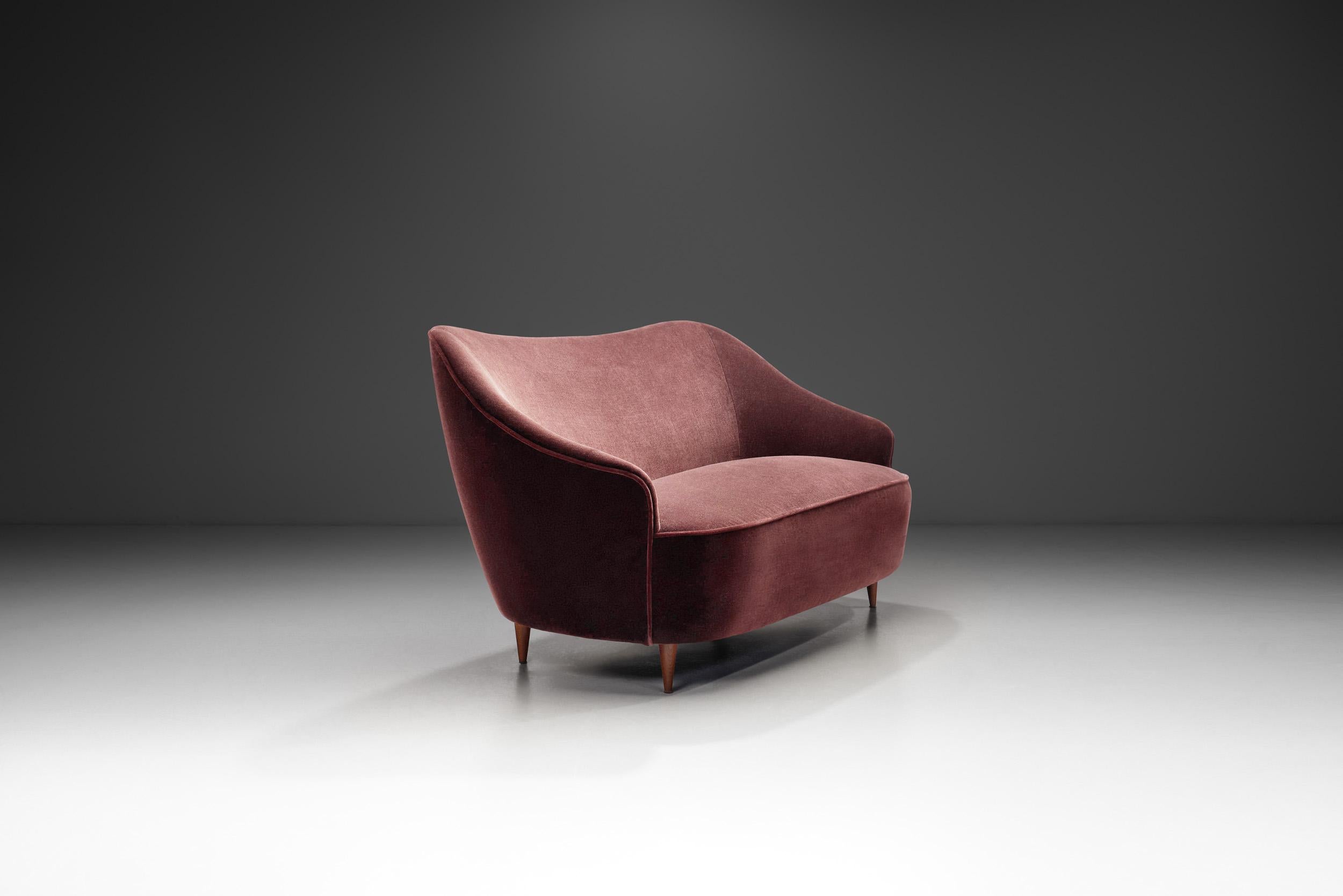 Zweisitziges italienisches Sofa der Jahrhundertmitte, Italien um 1950 im Zustand „Gut“ im Angebot in Utrecht, NL