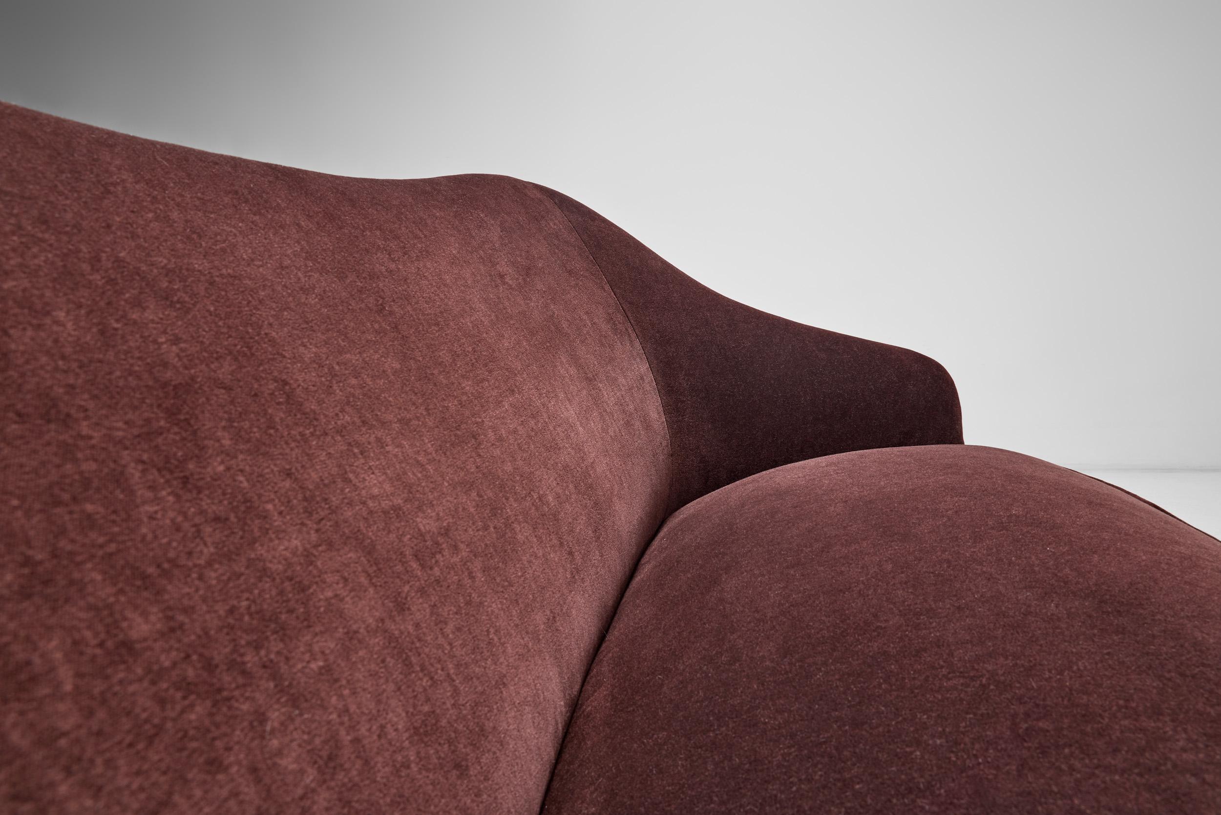 Zweisitziges italienisches Sofa der Jahrhundertmitte, Italien um 1950 im Angebot 2