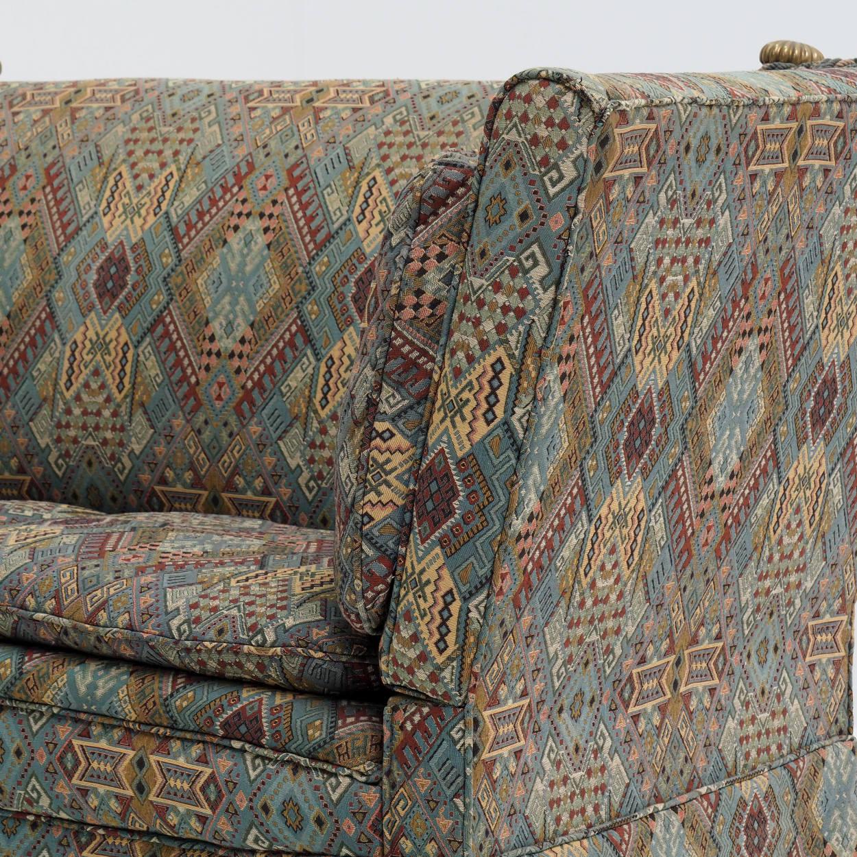 Two Seater Knole Sofa in 'Arts And Crafts' Upholstery In Good Condition For Sale In Beerse, VAN