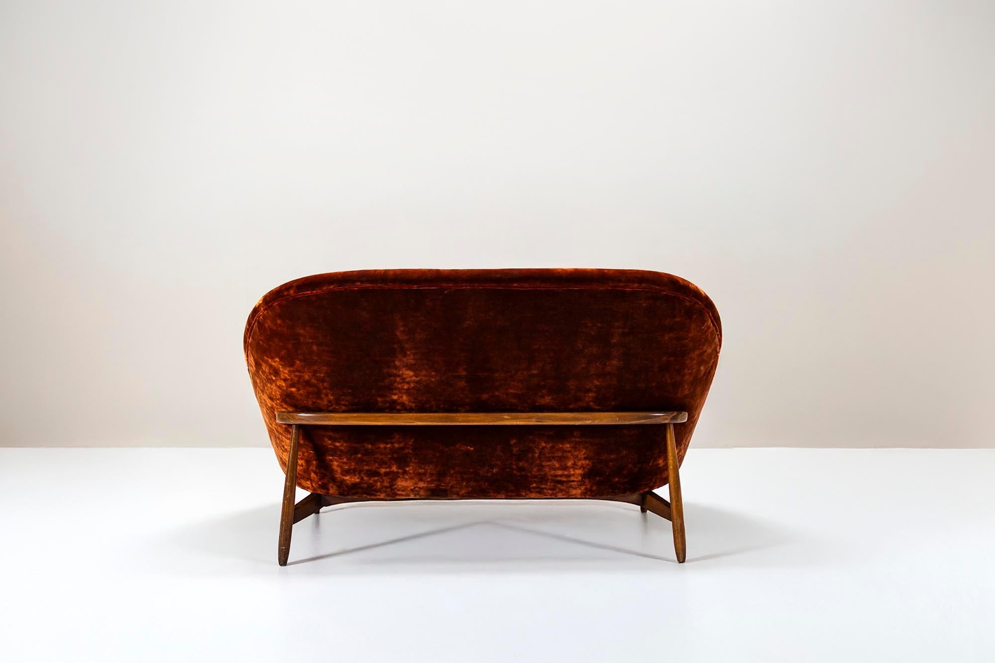 Modèle 115 en velours de Theo Ruth pour Artifort, Pays-Bas en vente 4