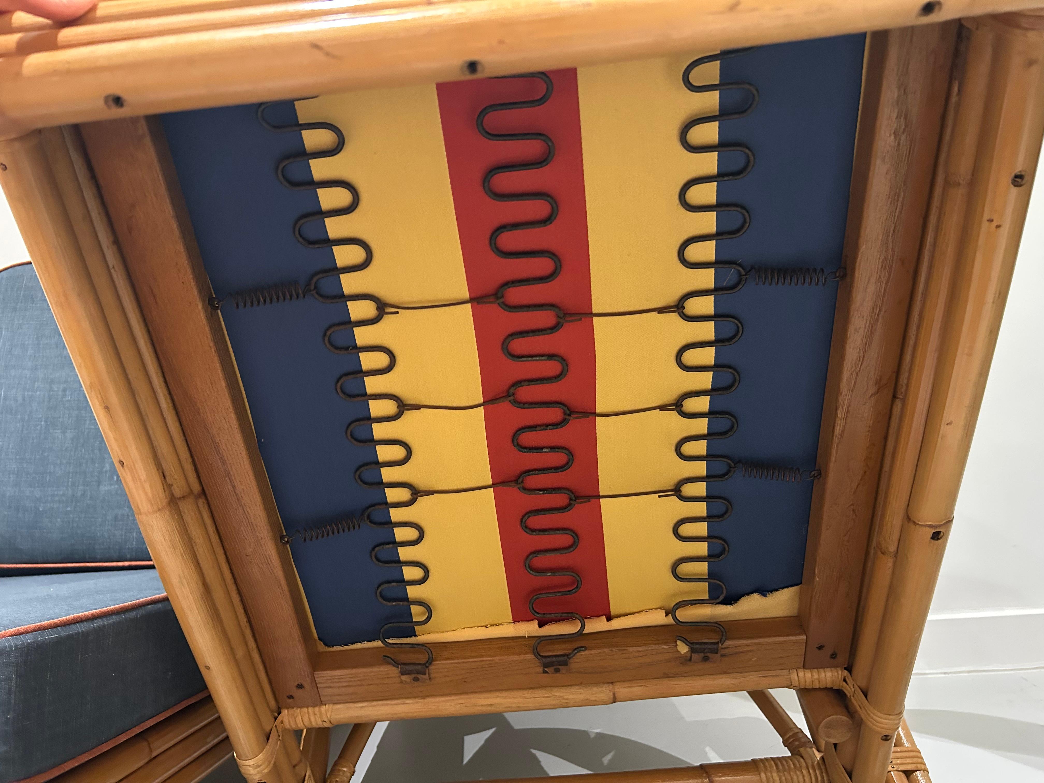 Sofá de dos plazas de ratán, años 50 en venta 10