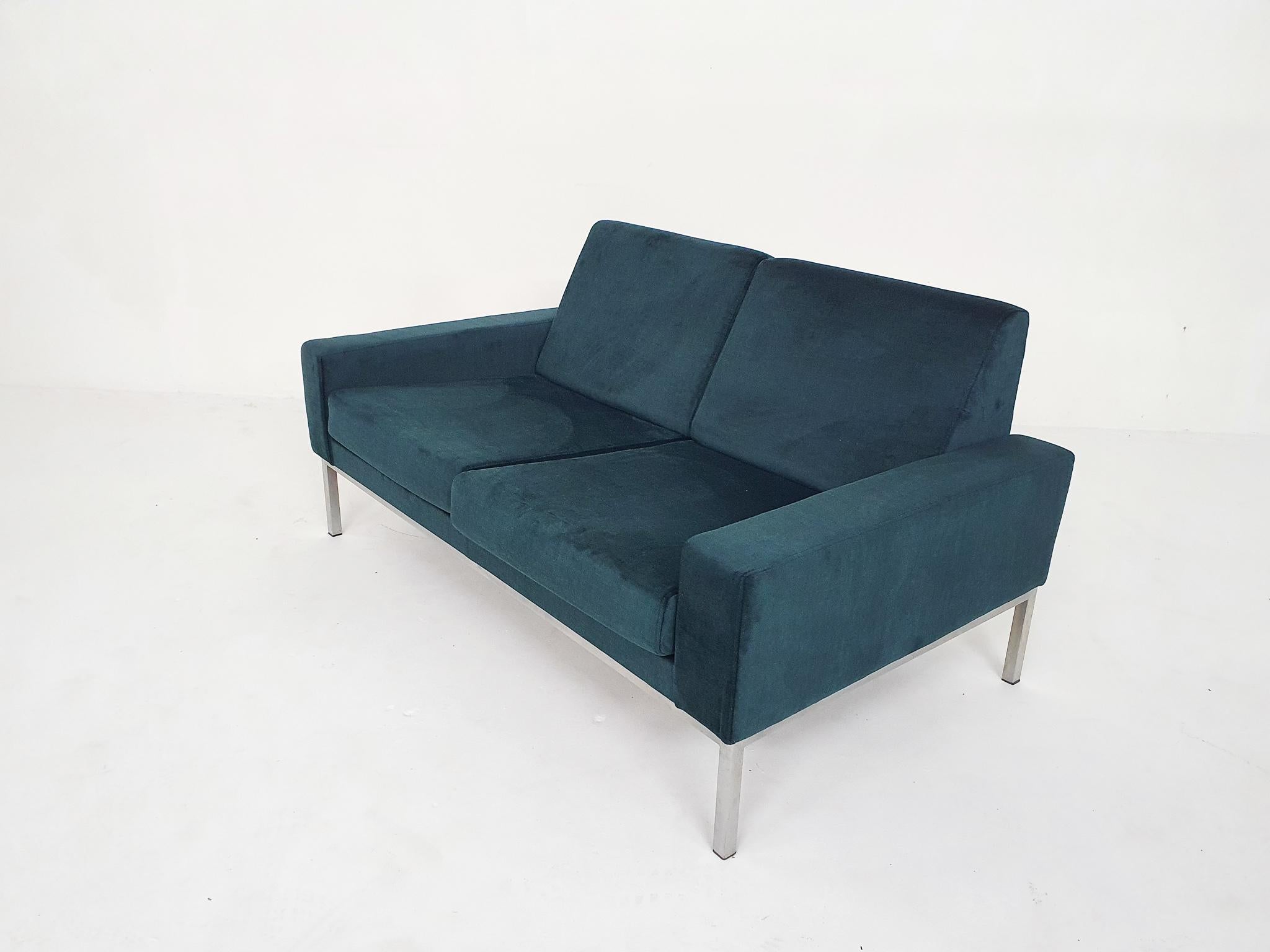 Zweisitzer-Sofa mit Attrb zu Gelderland, Niederlande, 1950er Jahre im Zustand „Gut“ im Angebot in Amsterdam, NL