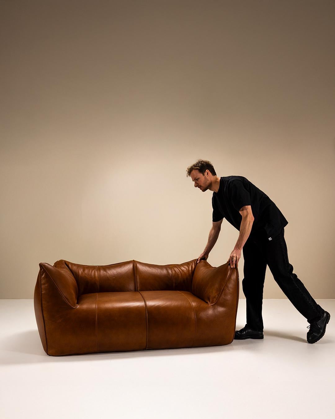 Mid-Century moderno Two-seater Sofa 'Bambole' in Upholstered Leather by Mario Bellini for B&B Italia in vendita