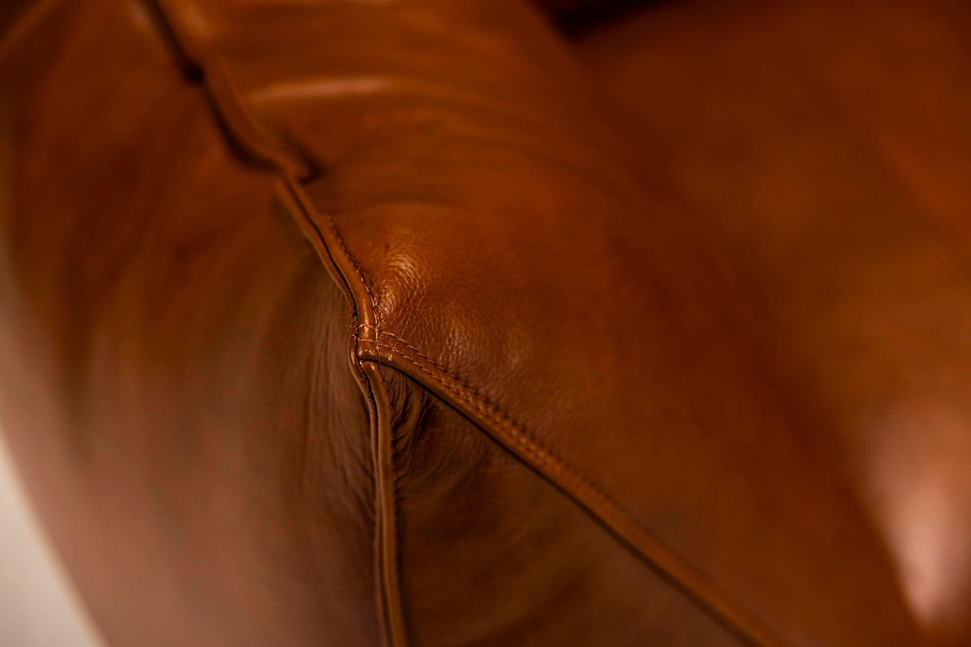 Two-seater Sofa 'Bambole' in Upholstered Leather by Mario Bellini for B&B Italia in vendita 2