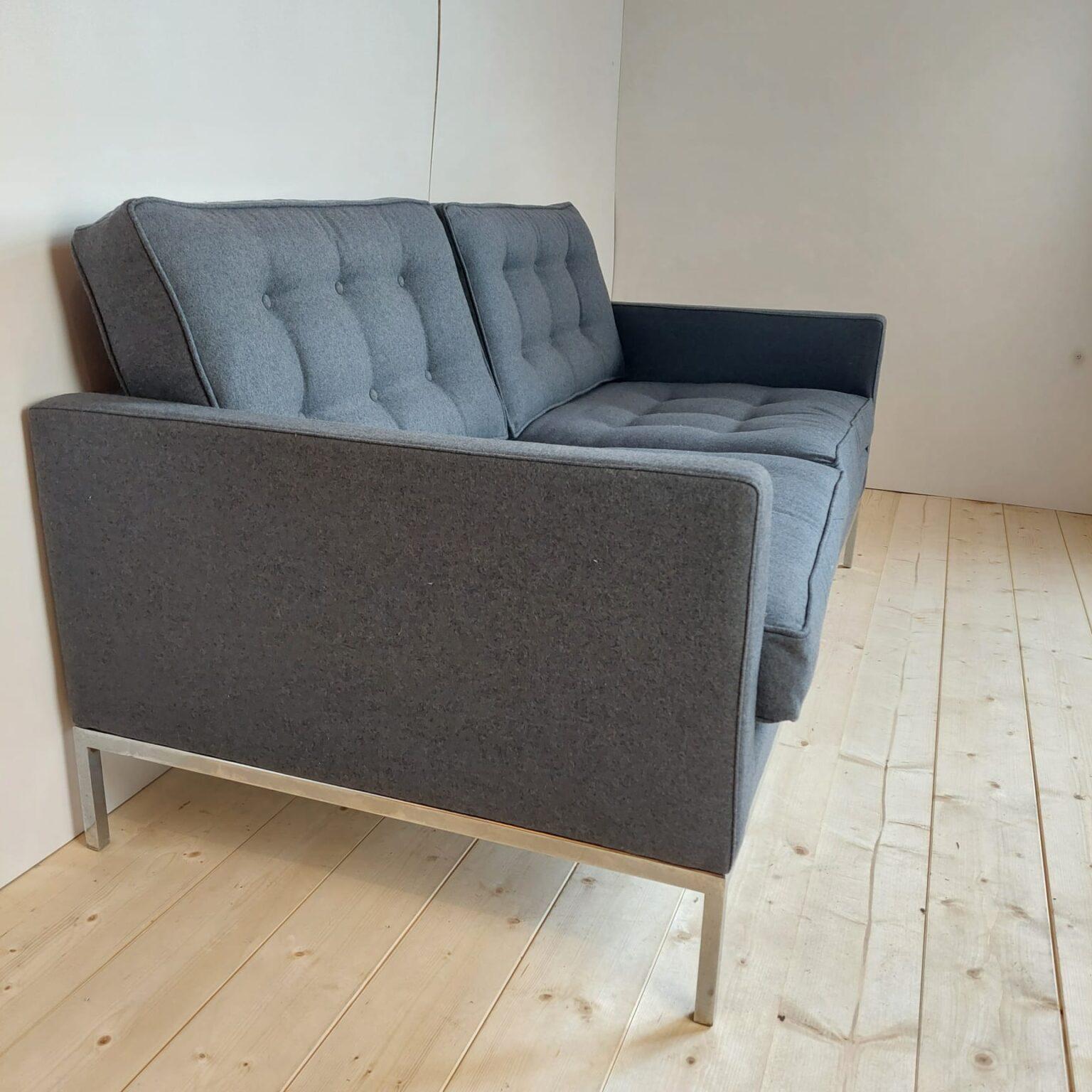 Two-seater sofa, Florence Knoll Bassett, Knoll International, 1954 In Good Condition In Torino, IT