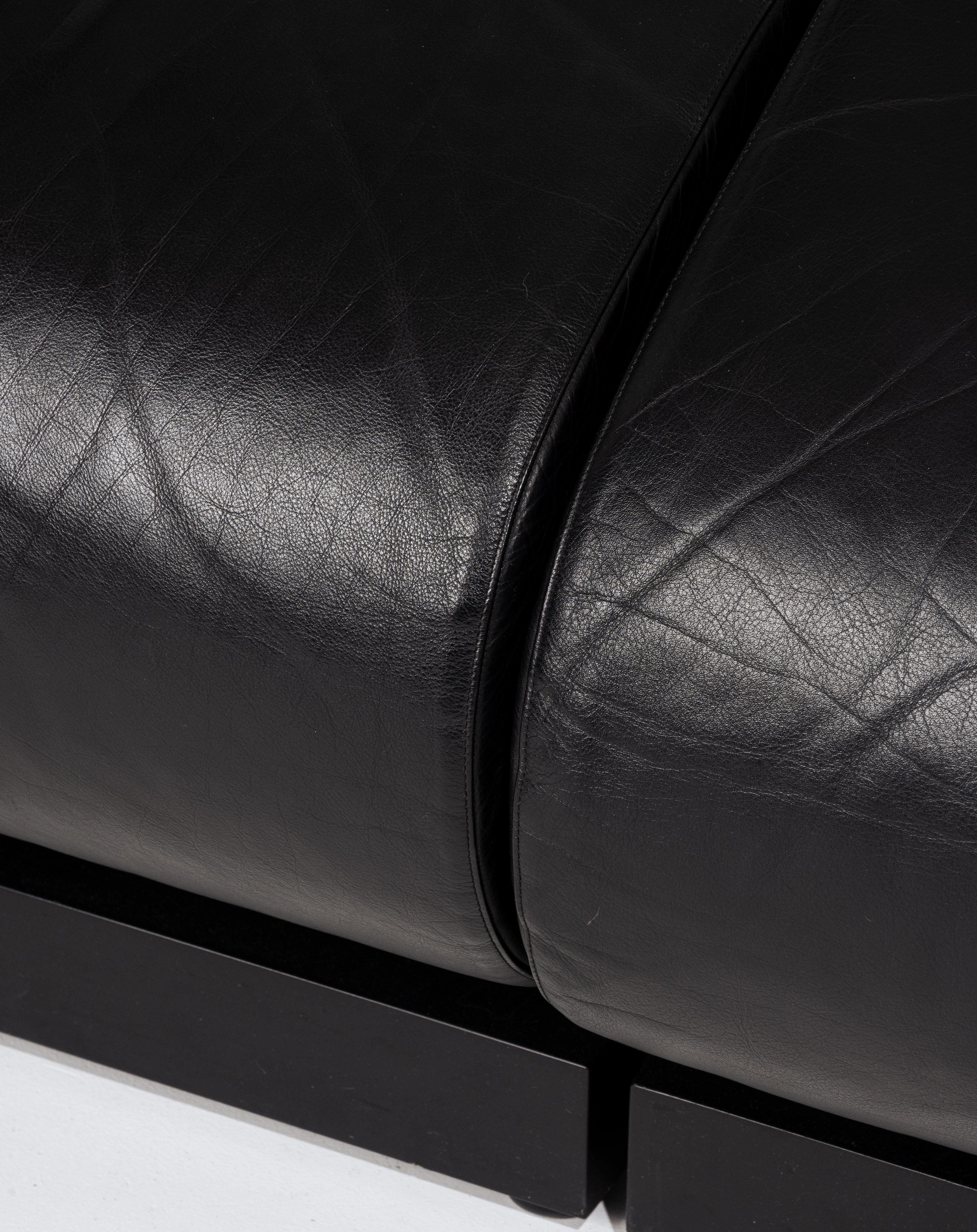 Two-seater sofa in leather, Mario Botta, 1980s For Sale 7