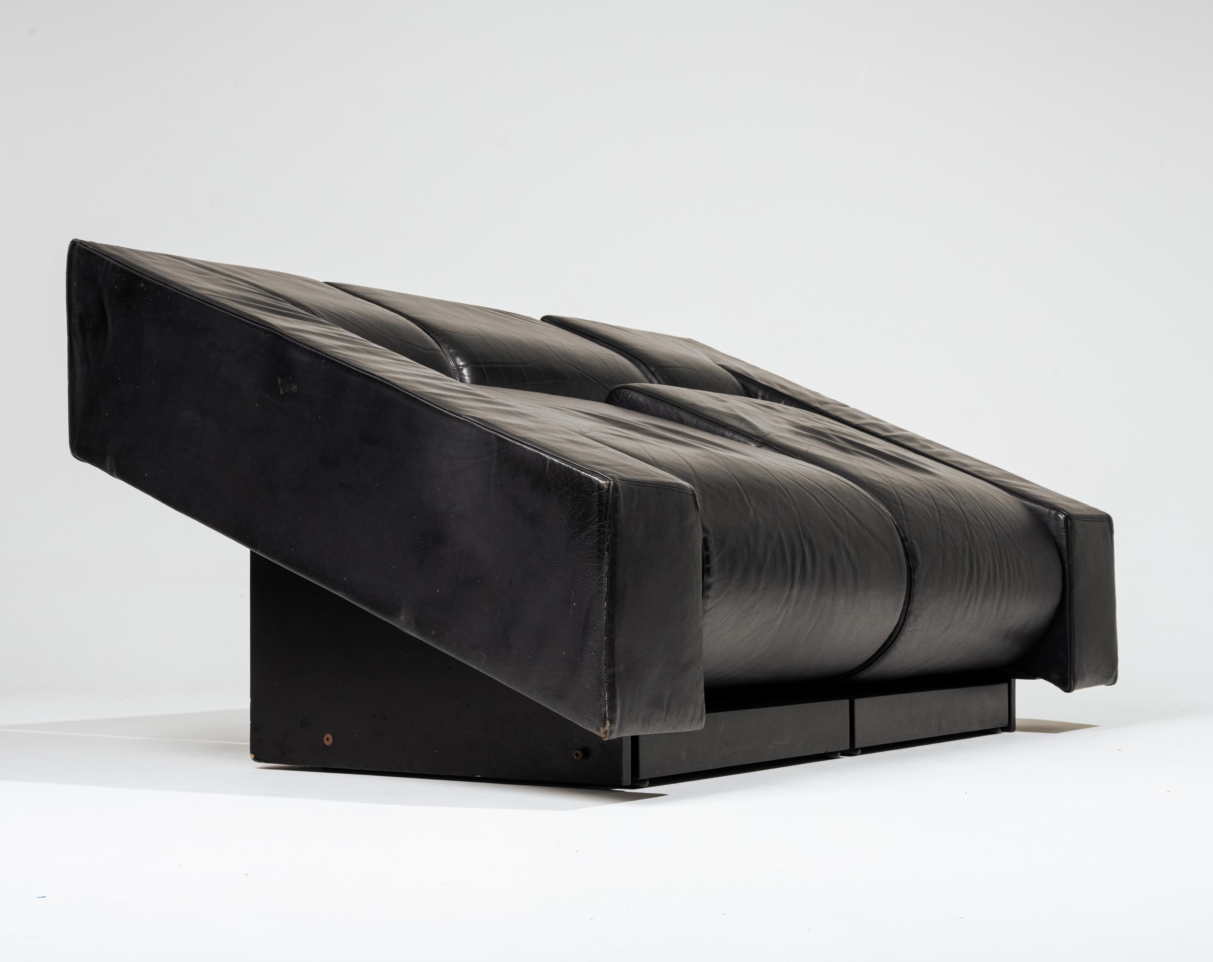 Two-seater sofa in leather, Mario Botta, 1980s For Sale 8