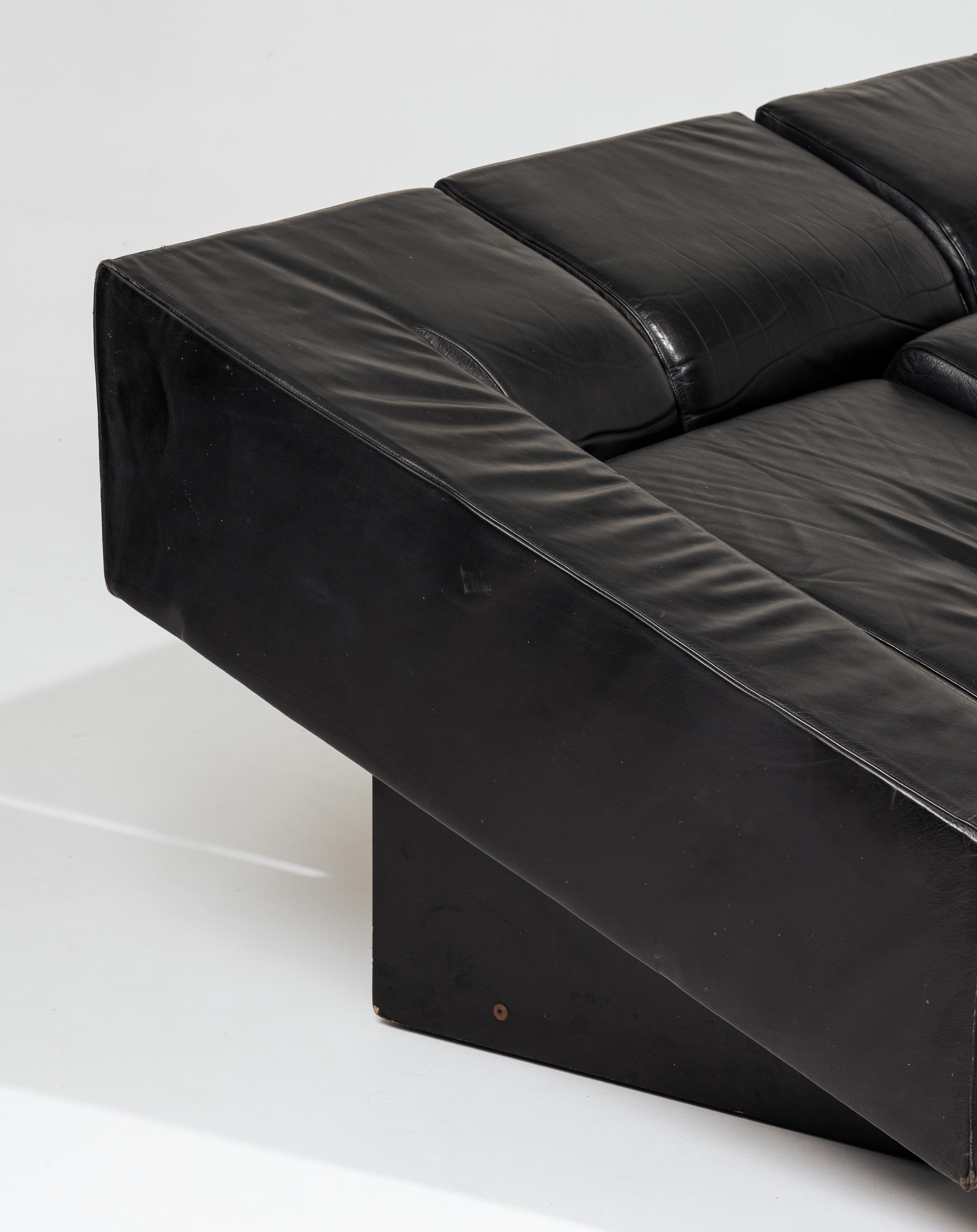 Two-seater sofa in leather, Mario Botta, 1980s For Sale 10