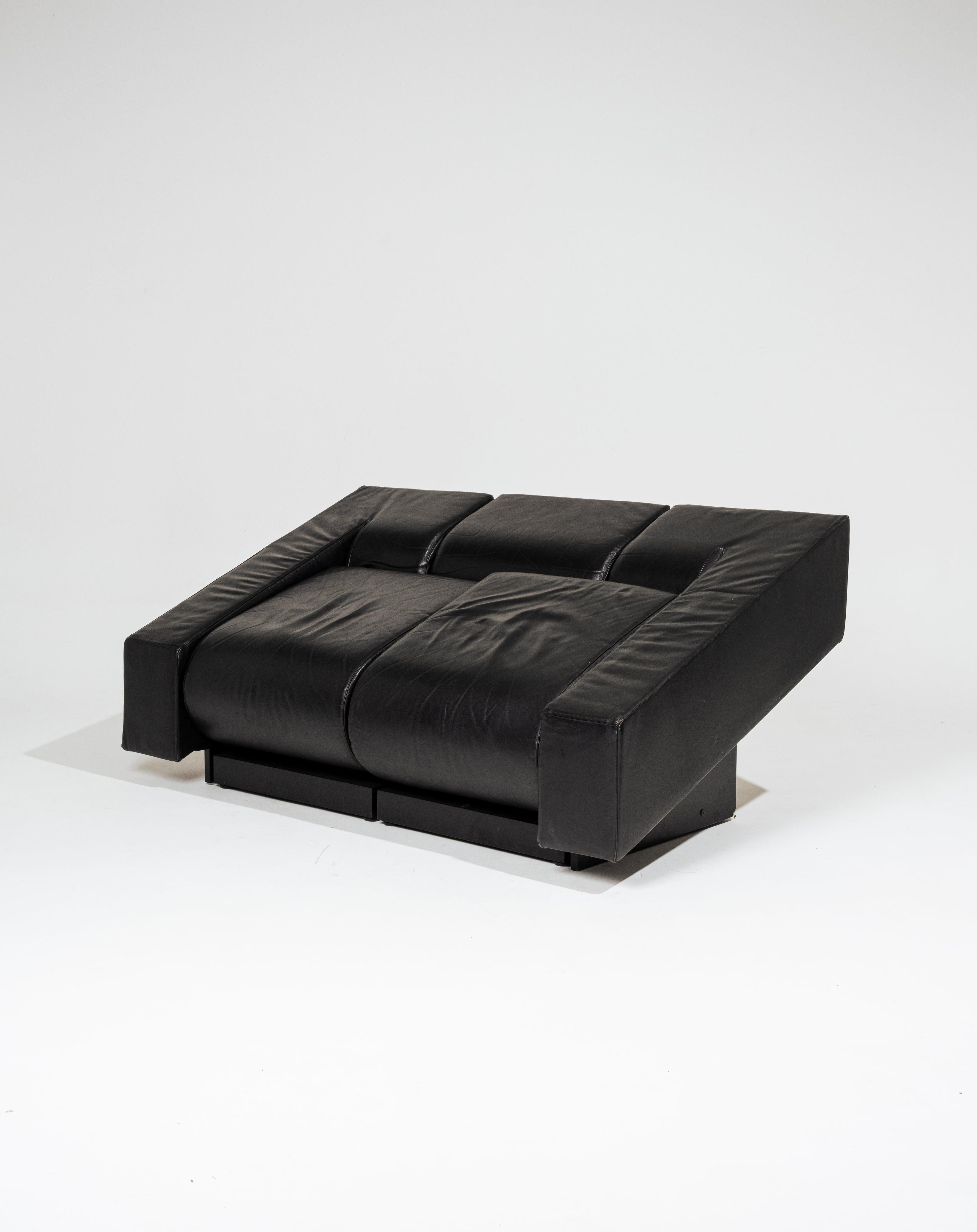 Two-seater sofa in leather, Mario Botta, 1980s For Sale 12