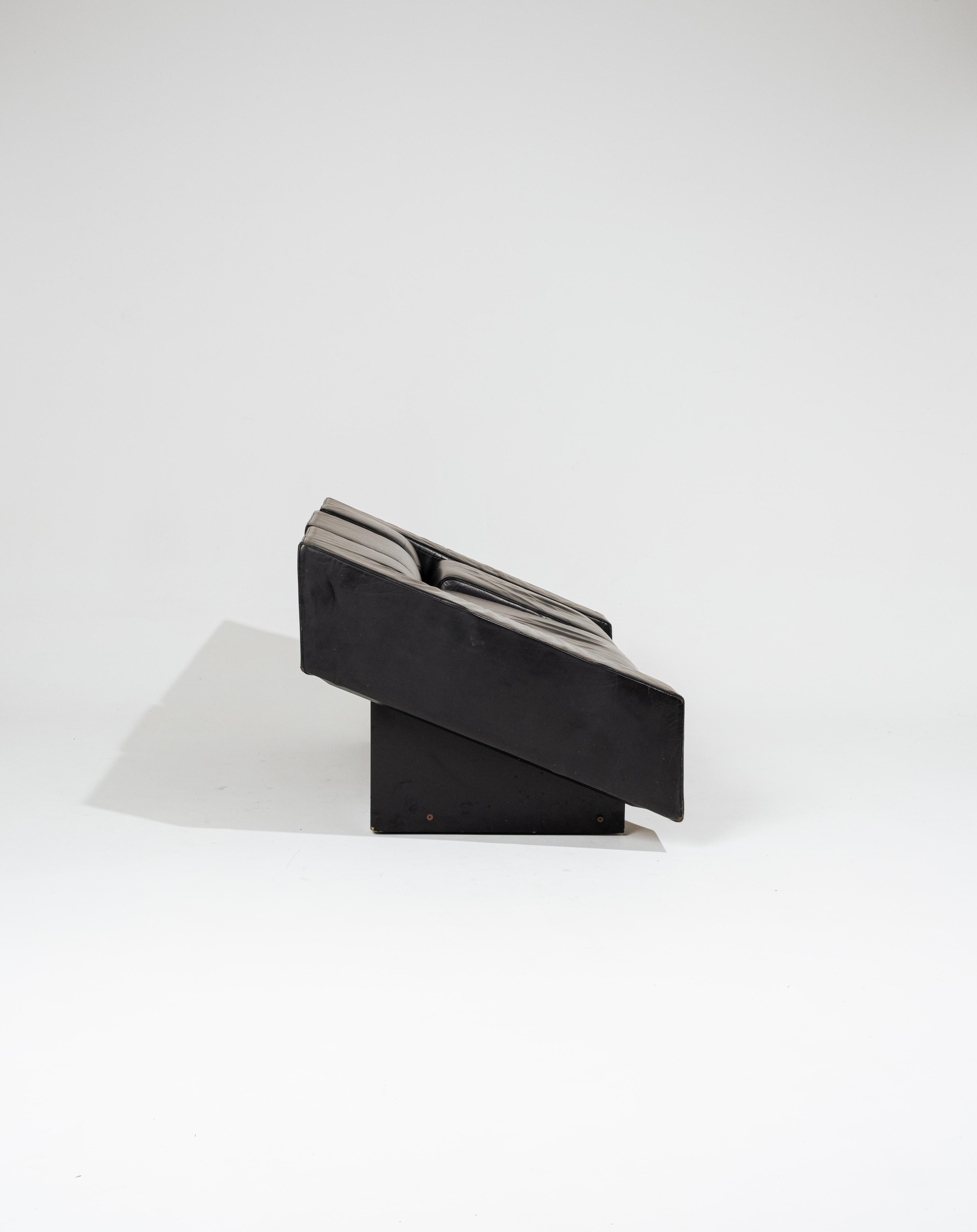 Two-seater sofa in leather, Mario Botta, 1980s For Sale 3