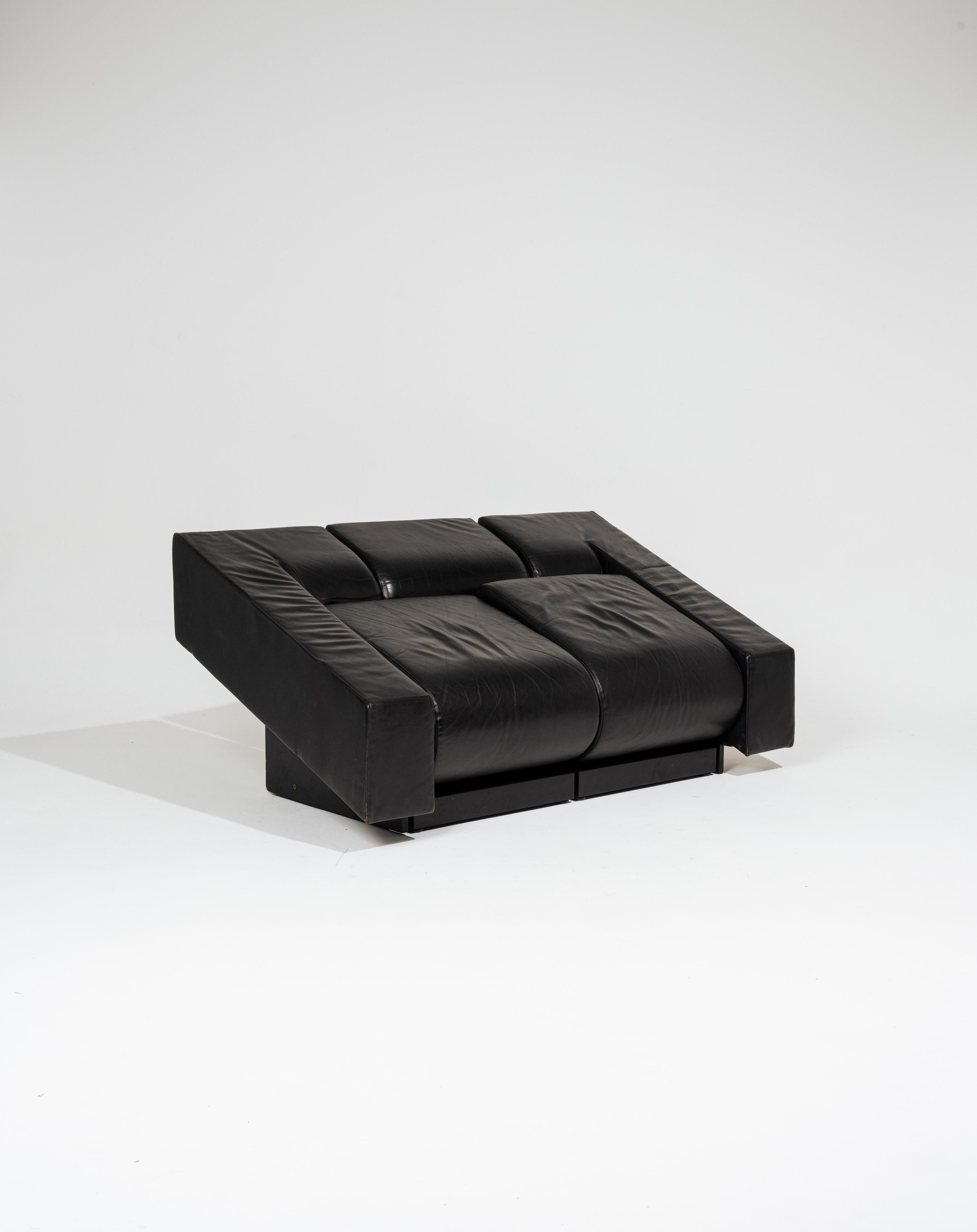 Two-seater sofa in leather, Mario Botta, 1980s For Sale 4