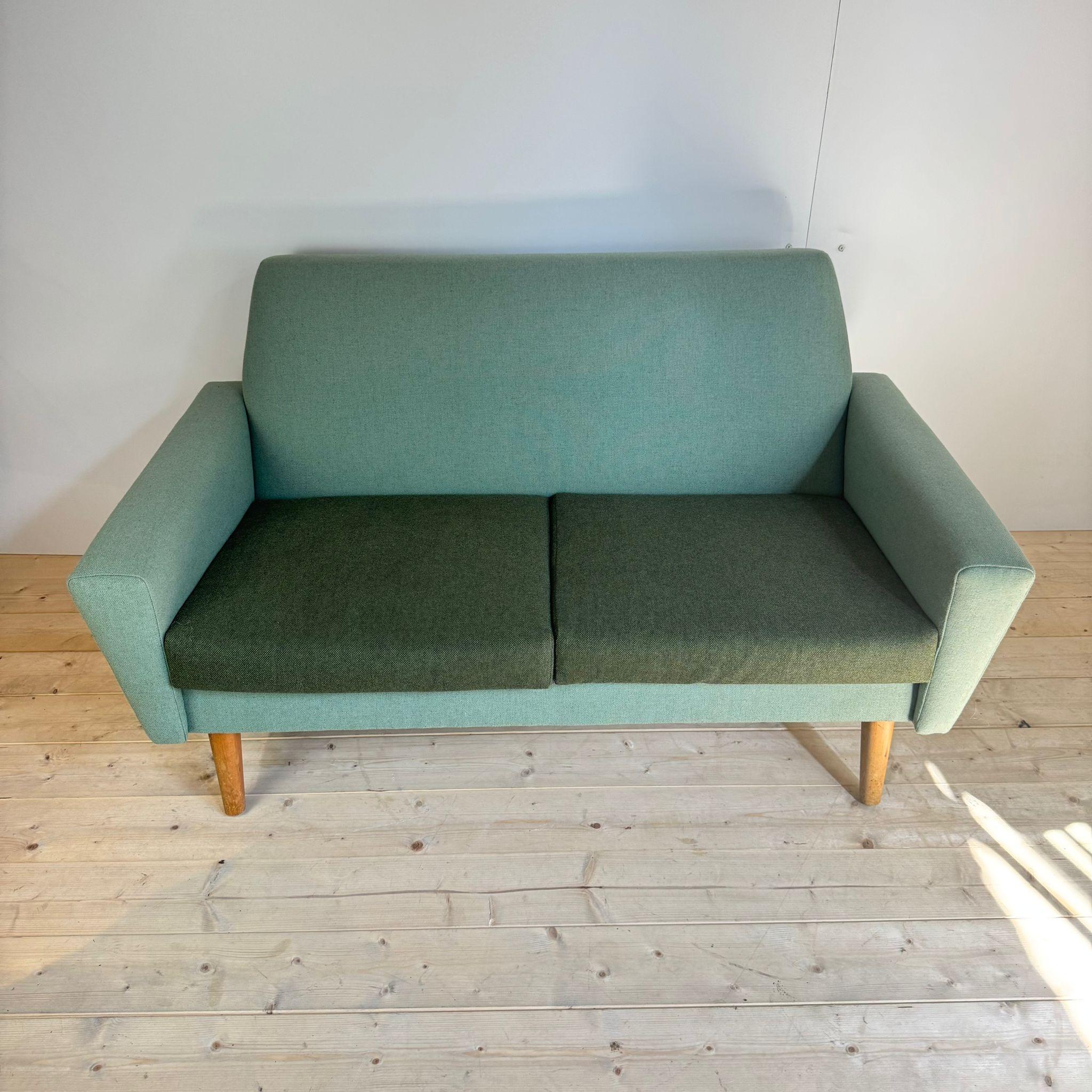 Two seater sofa in wool fabric, Denmark 1960 In Good Condition For Sale In Torino, IT