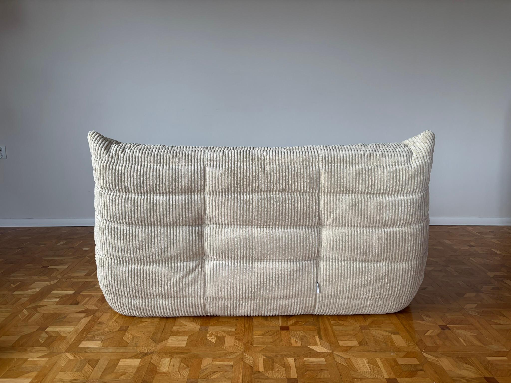 Togo-Sofa mit zwei Sitzen von Michel Ducaroy für Ligne Roset (Französisch) im Angebot