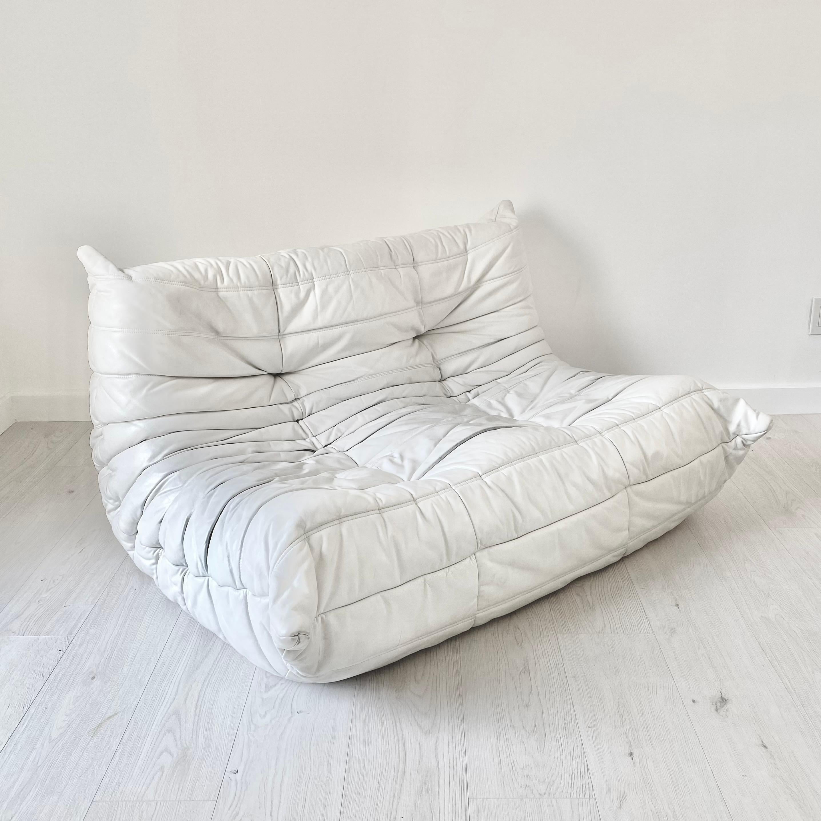 Two Seater Togo Sofa in White Leather by Ligne Roset, 1980s France For Sale 2