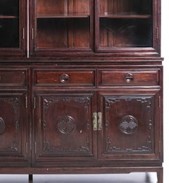 Vetrina a due scomparti in legno nobile