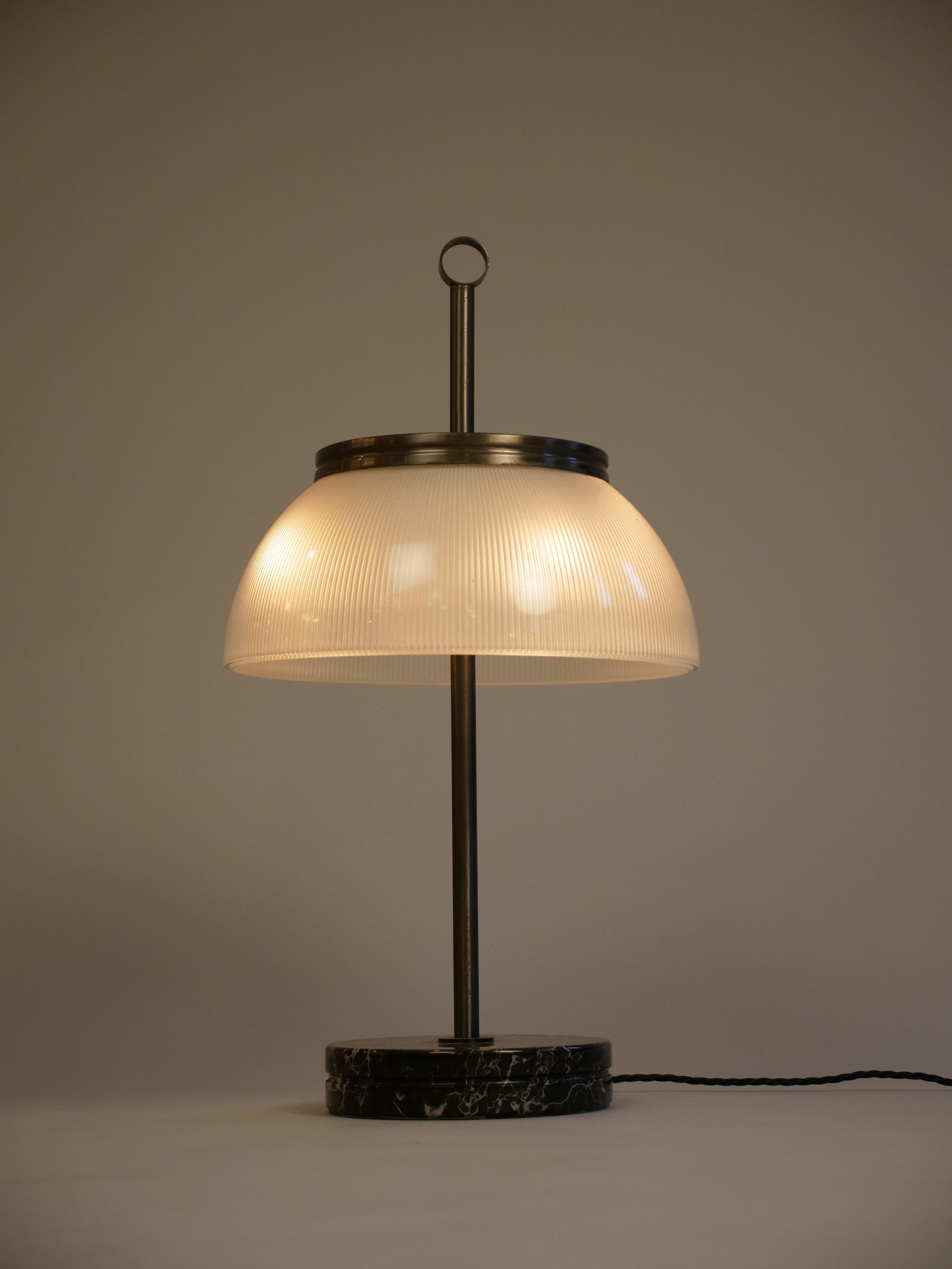 Two Sergio Mazza 'Alfa' table lights. Original edition c1960 en Bueno estado para la venta en London, GB