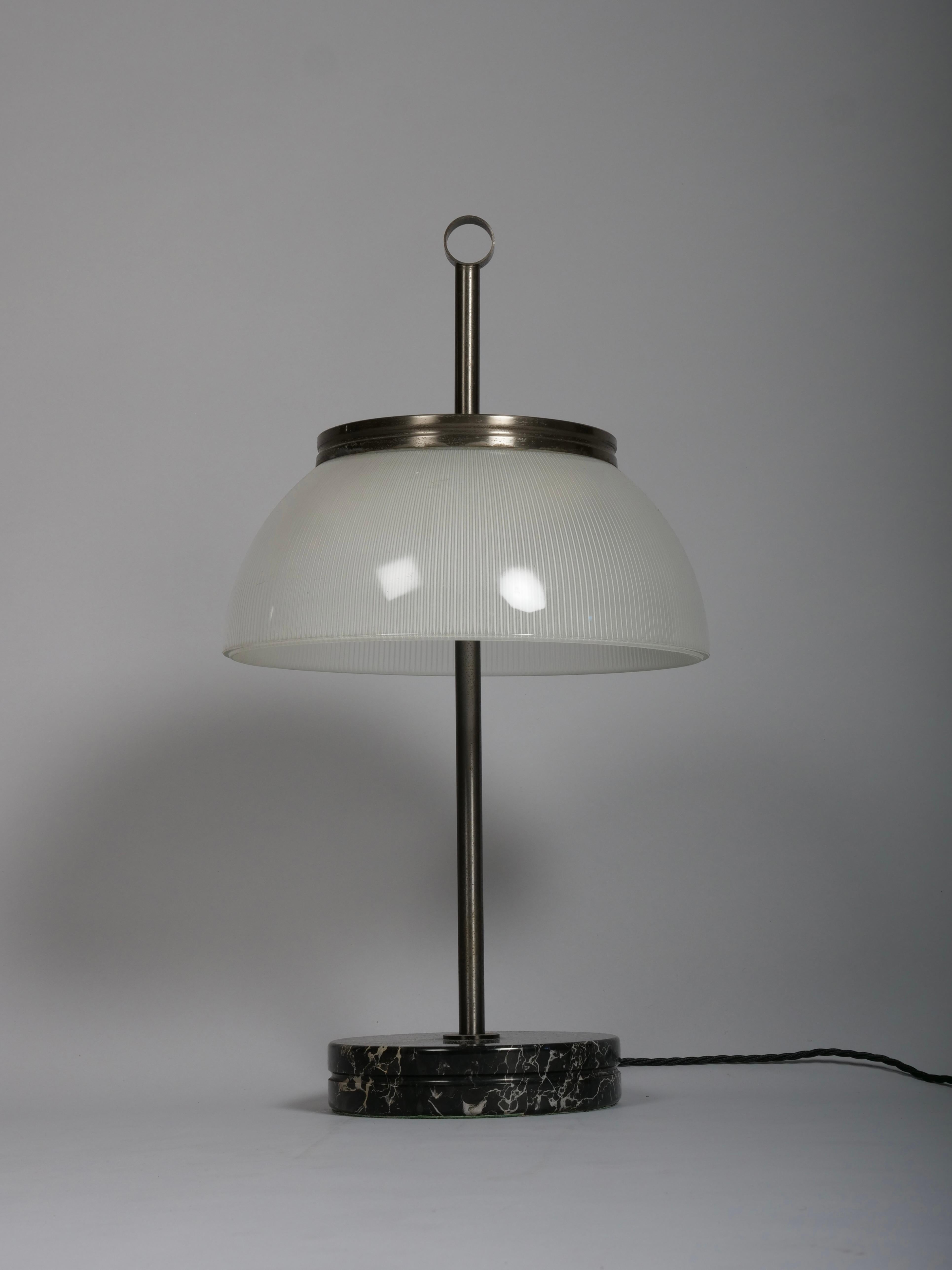 Two Sergio Mazza 'Alfa' table lights. Original edition c1960 mediados del siglo XX en venta