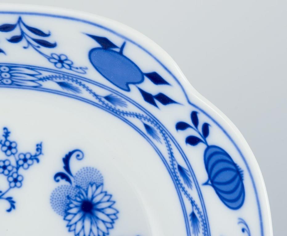 Zwei Servierschalen aus Porzellan mit Dekor aus blauen Zwiebeln. Deutschland (Mitte des 20. Jahrhunderts) im Angebot