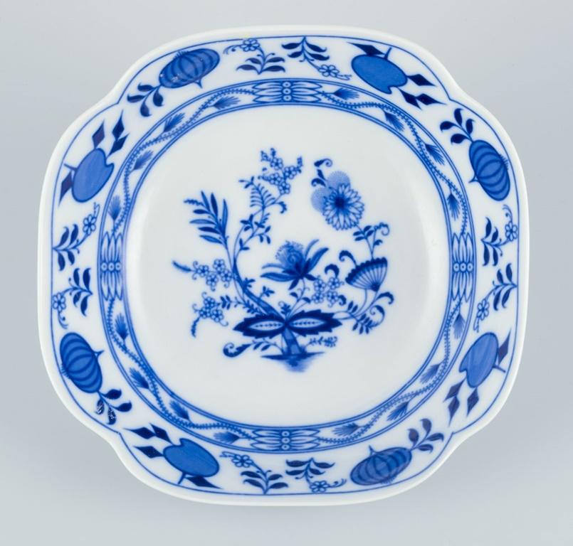 Zwei Servierschalen aus Porzellan mit Dekor aus blauen Zwiebeln. Deutschland im Angebot 2