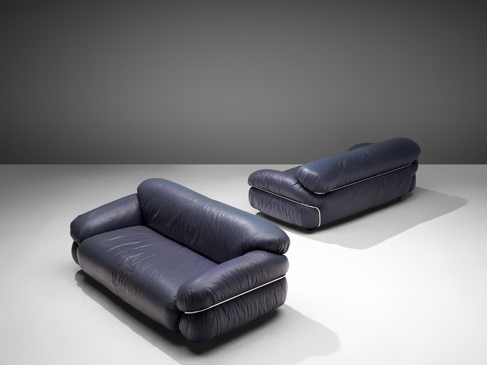 Gianfranco Frattini for Cassina, two sofas 'Sesann', dark blue leatherette and chrome-plated steel, Italy, 1969

These postmodern two-seat sofas are designed by Gianfranco Frattini, the 'Sesann' works from the idea of informal sitting where