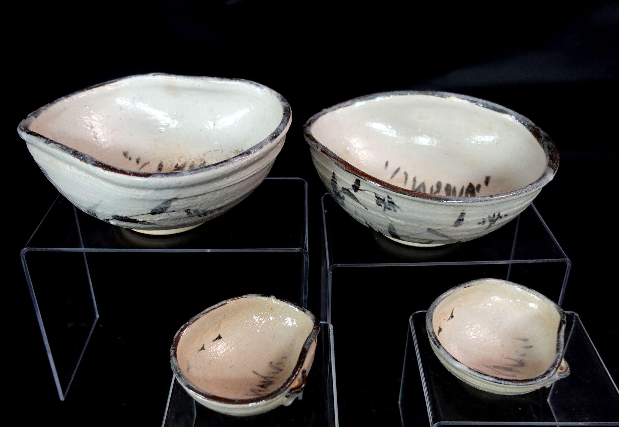 Two Set of Japanese Ceramic Bowls and Sauce Dish Set, Ric.068 For Sale 3