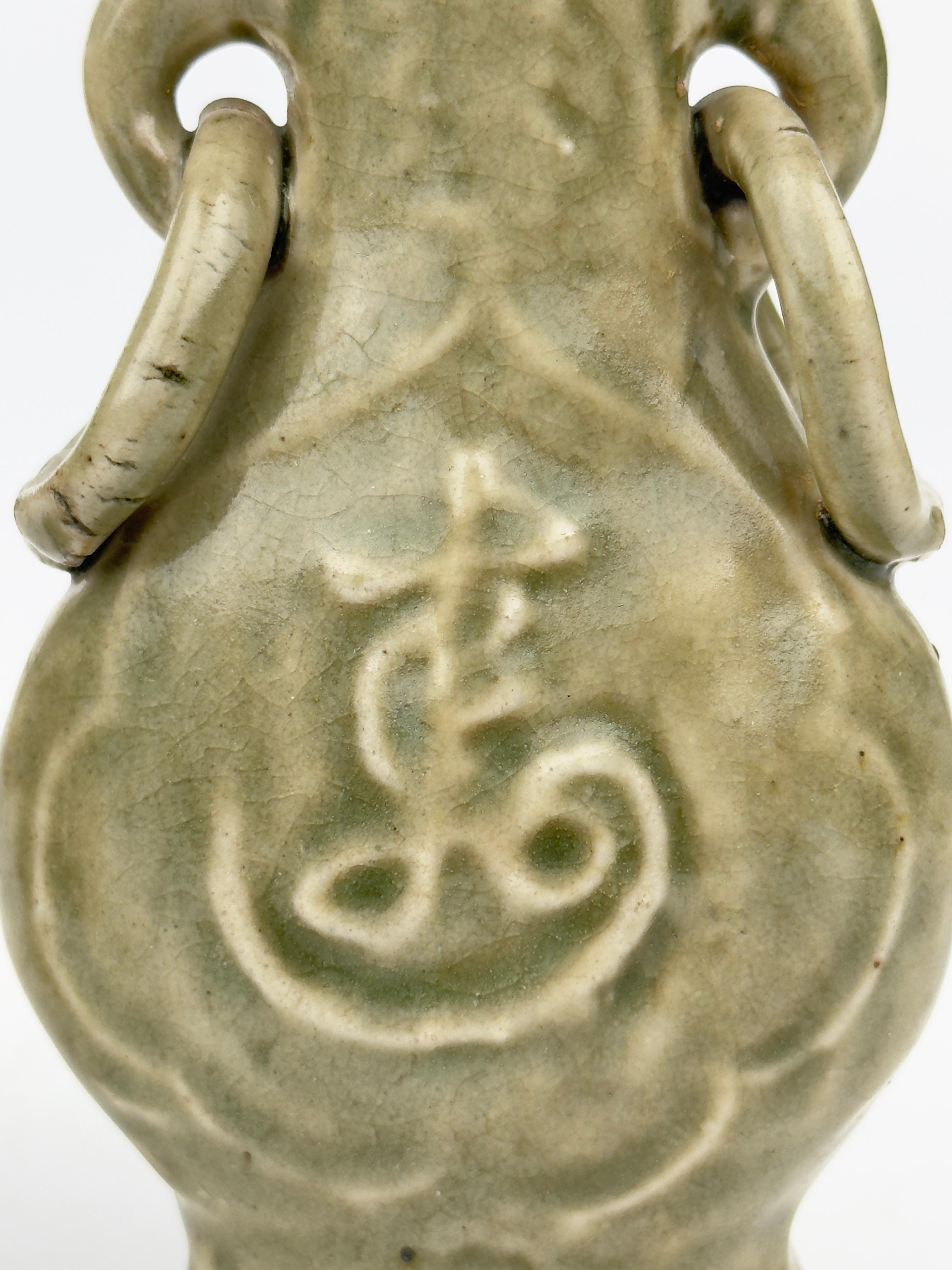 Due set di vasi Longquan Celadon modellati 'Fu Shou', dinastia Ming in vendita 4