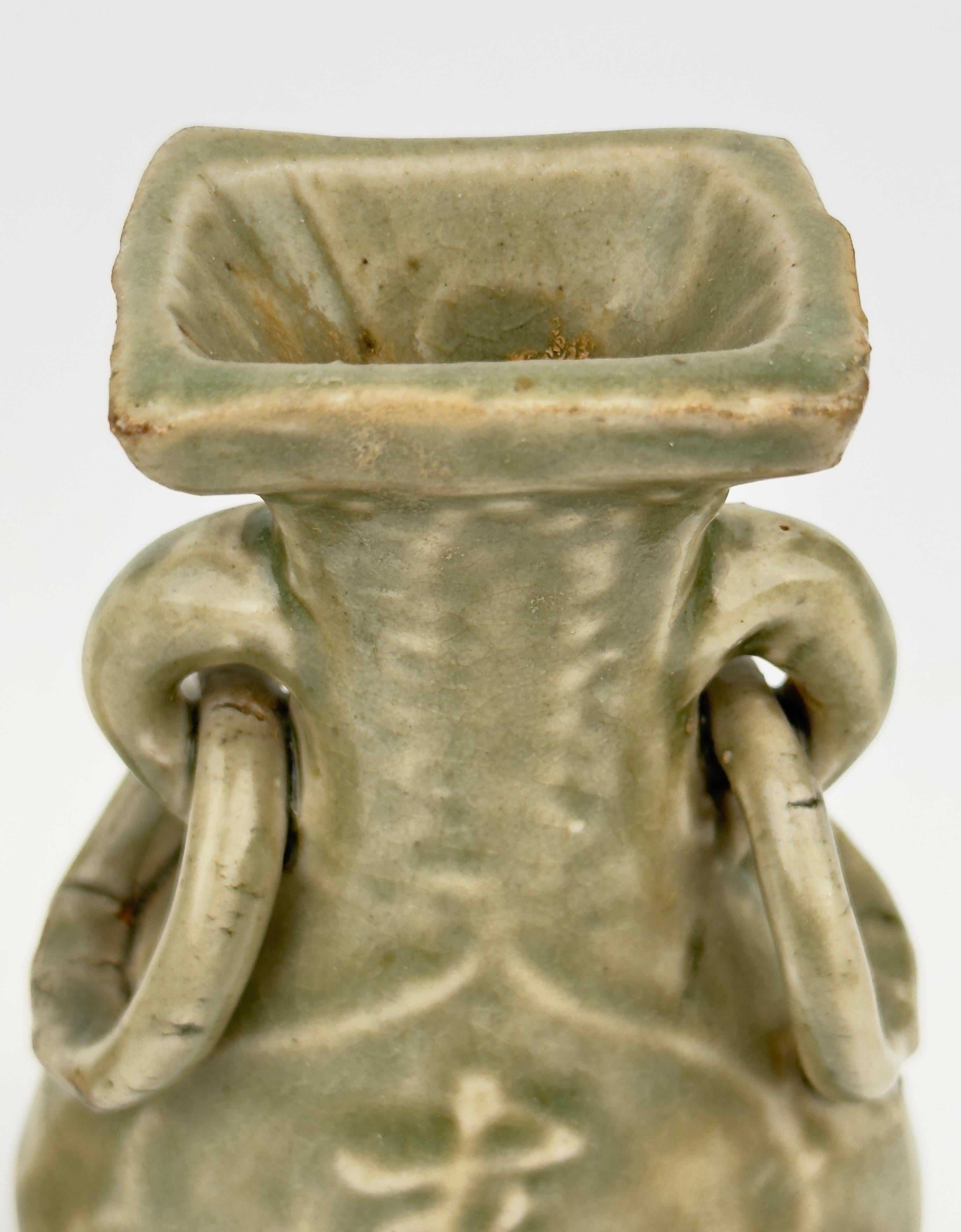 Due set di vasi Longquan Celadon modellati 'Fu Shou', dinastia Ming in vendita 6
