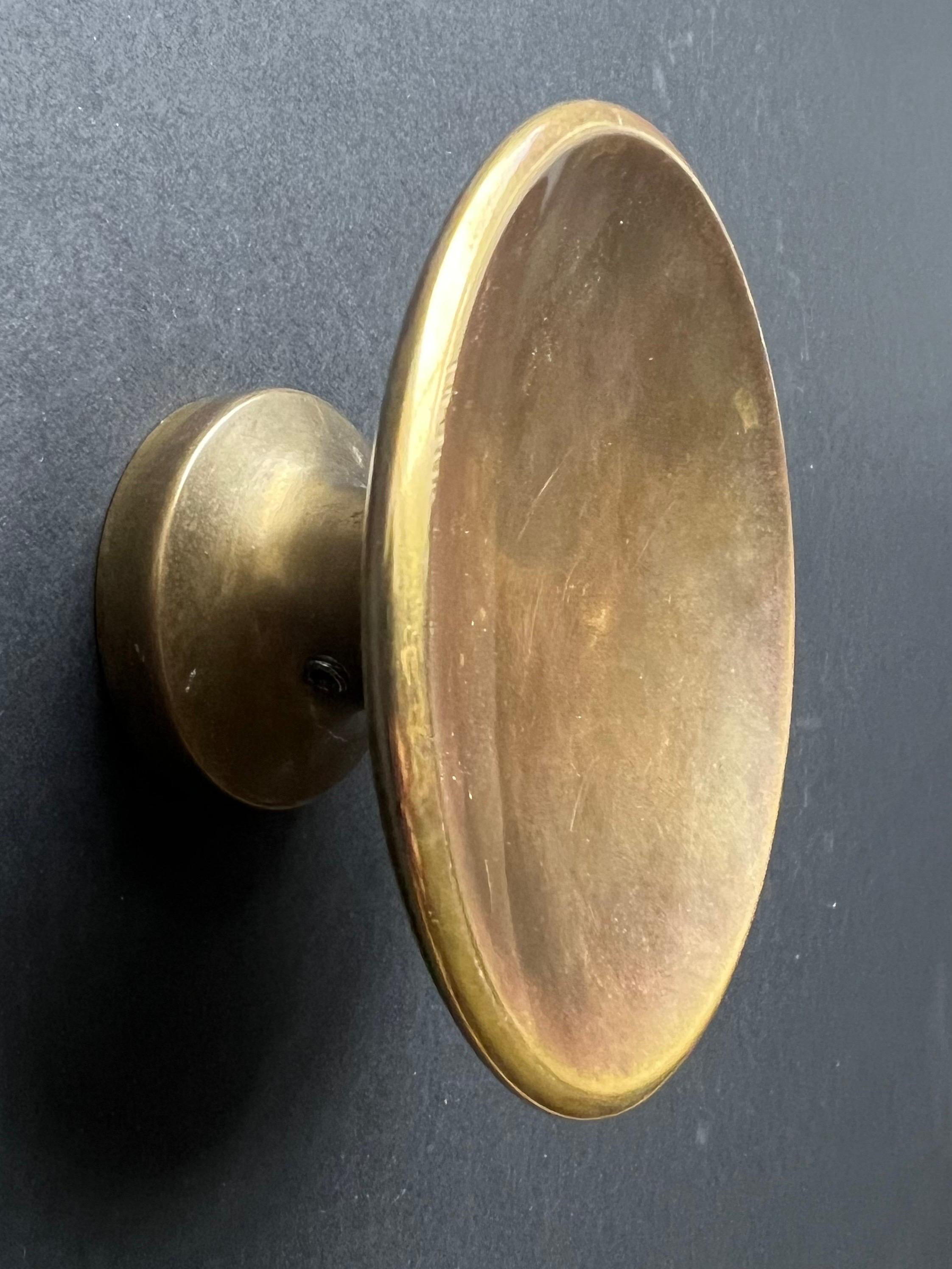 Due set di maniglie circolari di medie dimensioni in bronzo, metà del XX secolo, Francia In condizioni discrete in vendita a London, GB