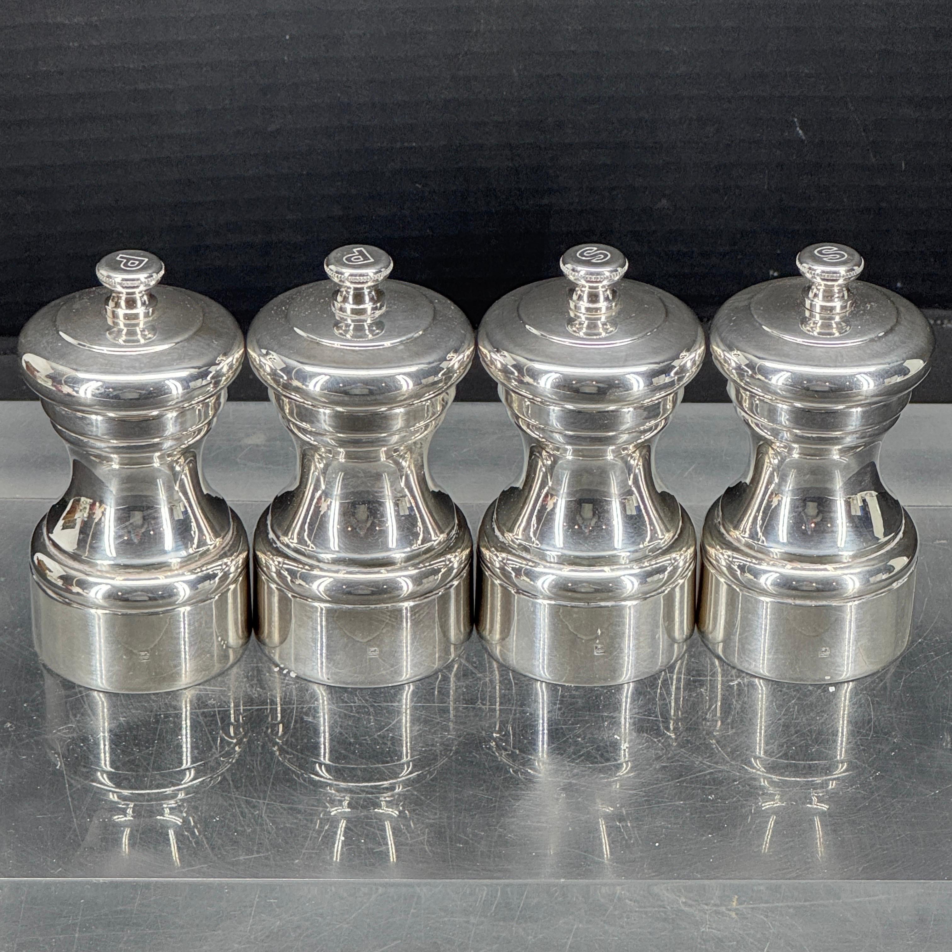 In 1874, at the height of the golden age of gastronomy, Peugeot created its very first pepper mill, model Z. This fine piece adorned the tables of the grandest of banquets. To bring pleasure to history lovers and those who appreciate beautiful