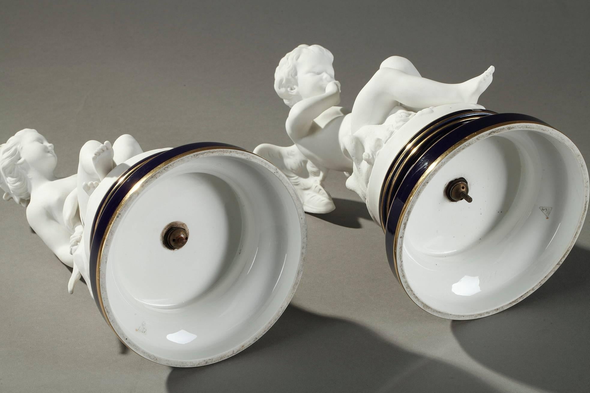 Deux figurines en porcelaine de Sèvres menaçant Cupidon et Psyché d'après Falconet 3