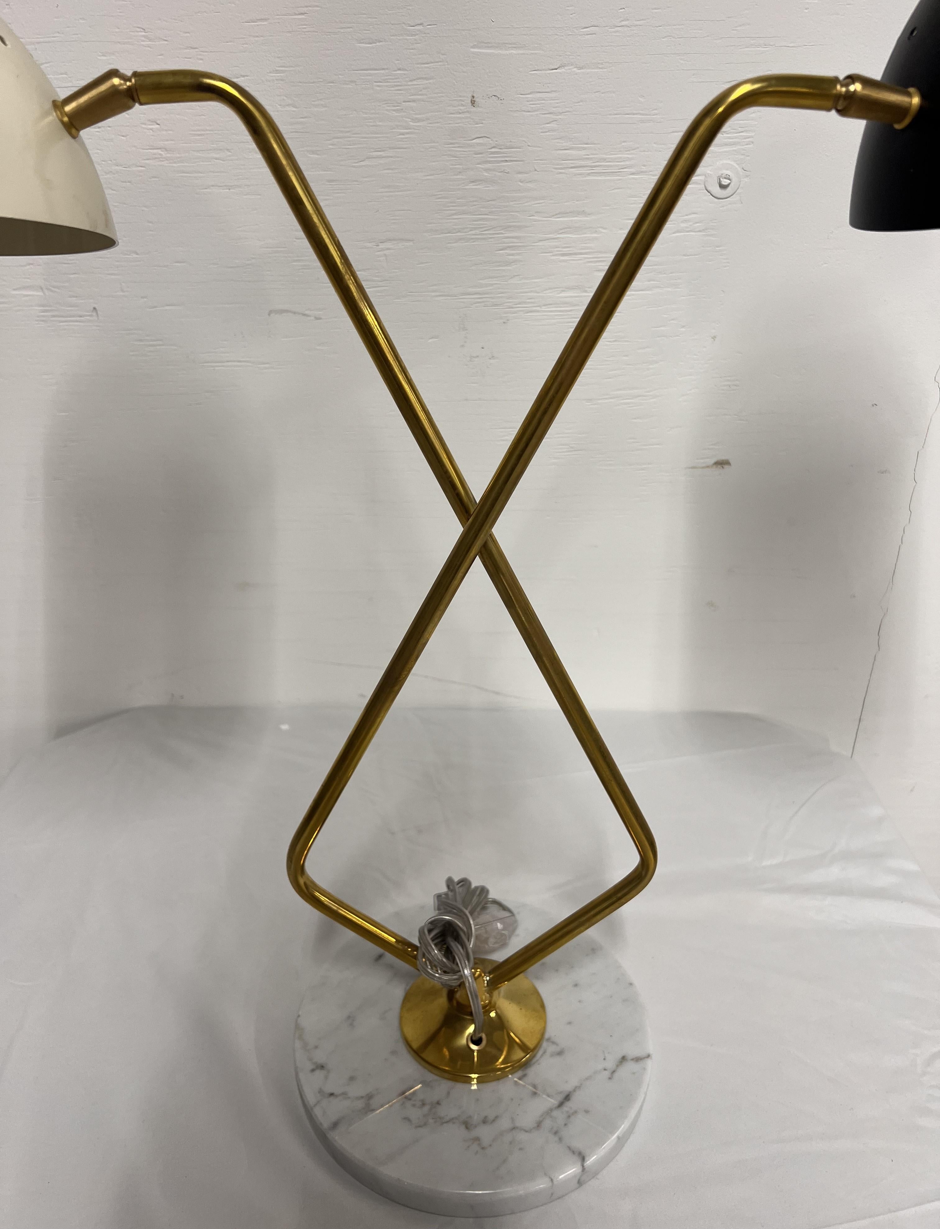 Lampe à poser à deux abat-jour Bon état - En vente à Red Lion, PA