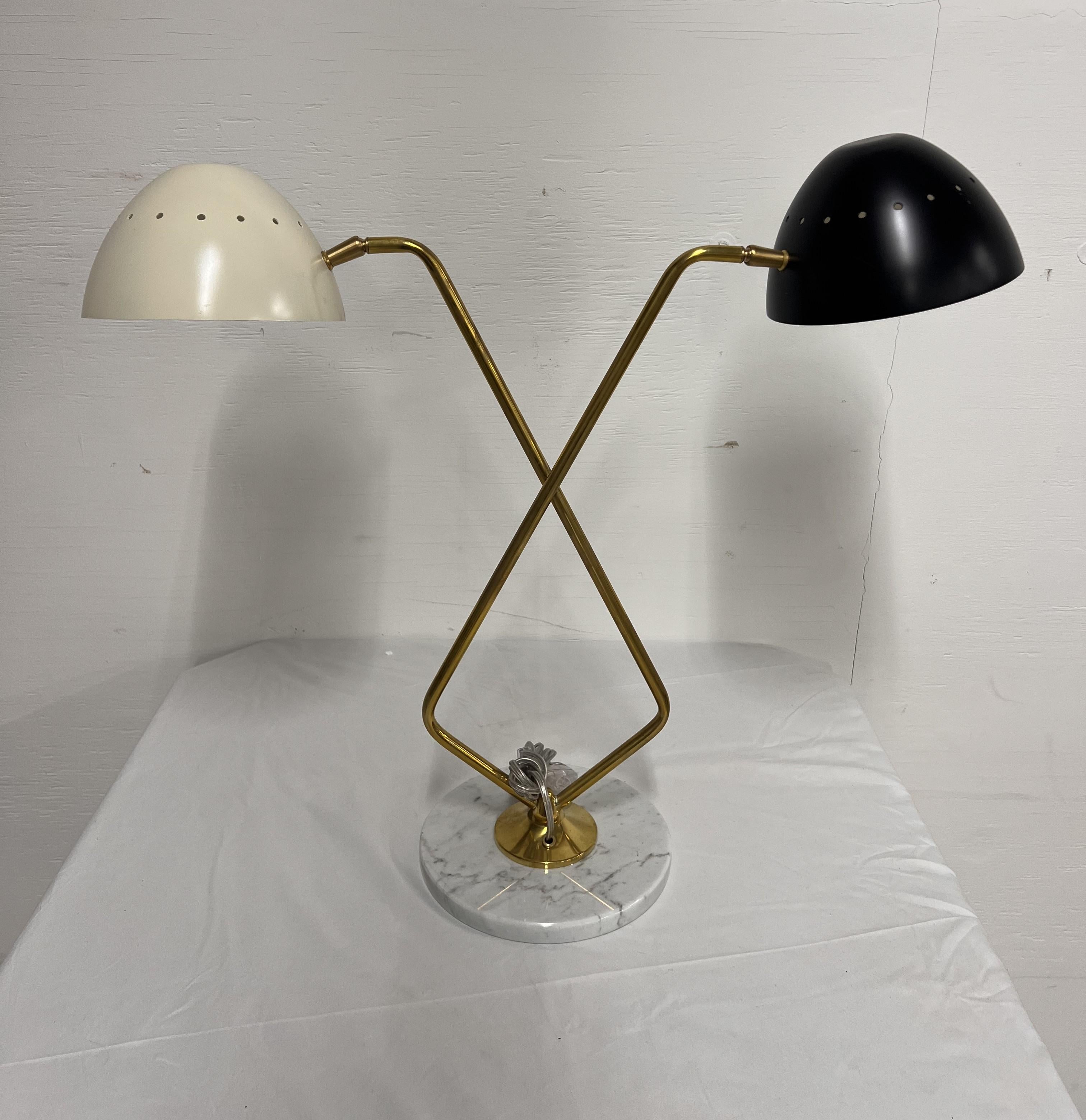 XXIe siècle et contemporain Lampe à poser à deux abat-jour en vente