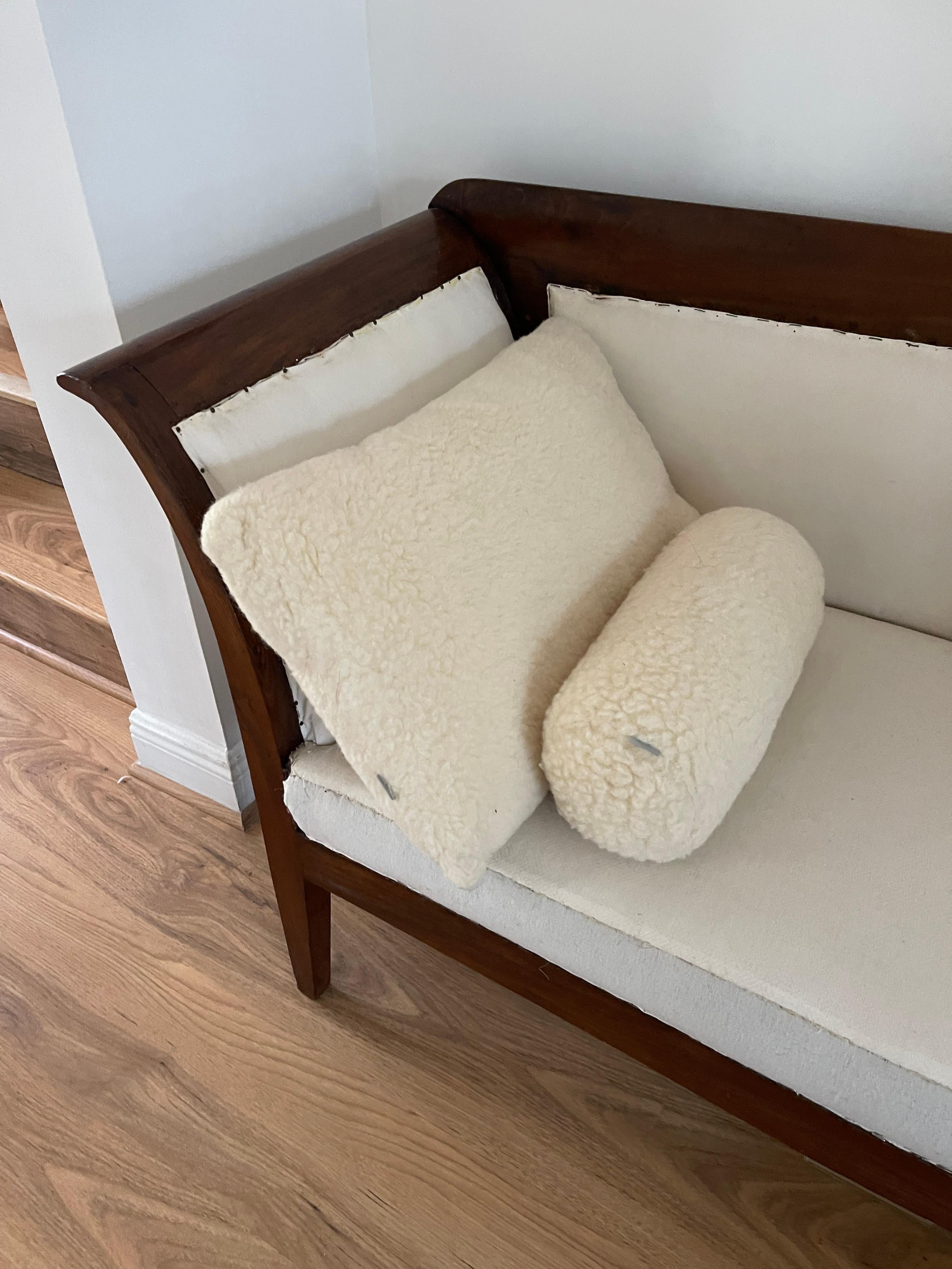 Organische Moderne Sherpa Chalet-Kissen (Österreichisch) im Angebot
