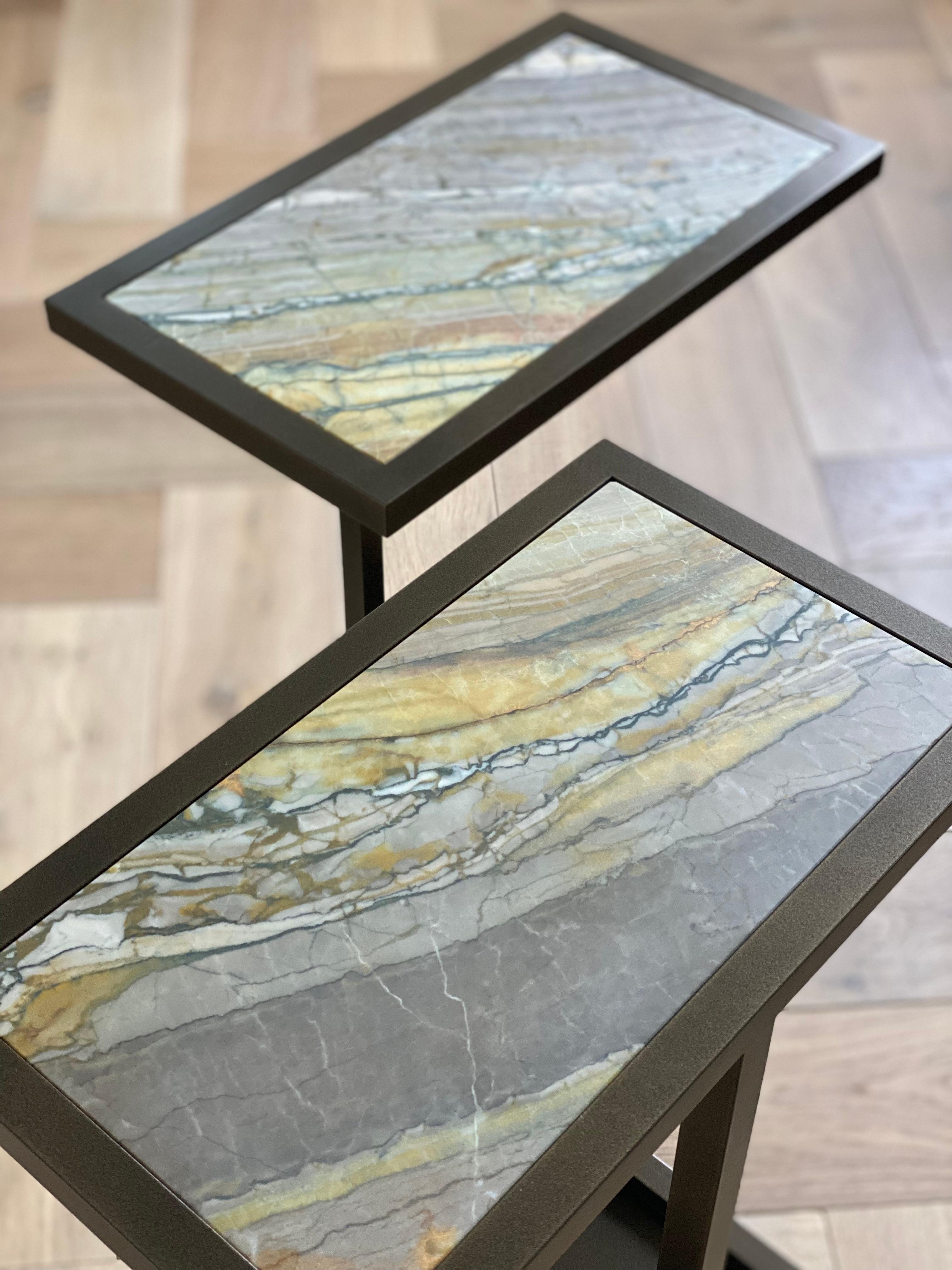 Noirci Table Martinez Martini faite sur mesure avec deux étagères et surface en marbre enduit de poudre en vente