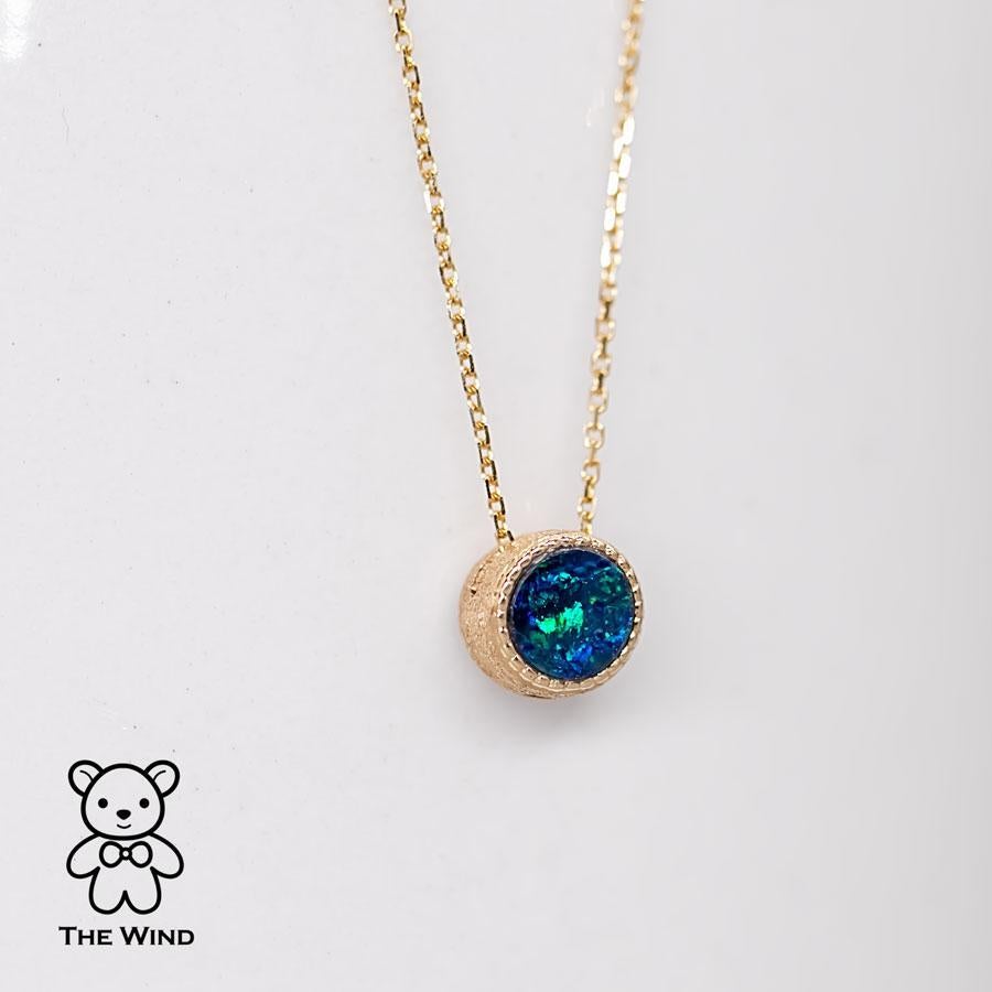 Collier Australian Doublet Opal & Mother of Pearls en or jaune 18 carats Unisexe en vente