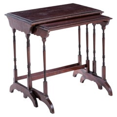 Deux tables d'appoint