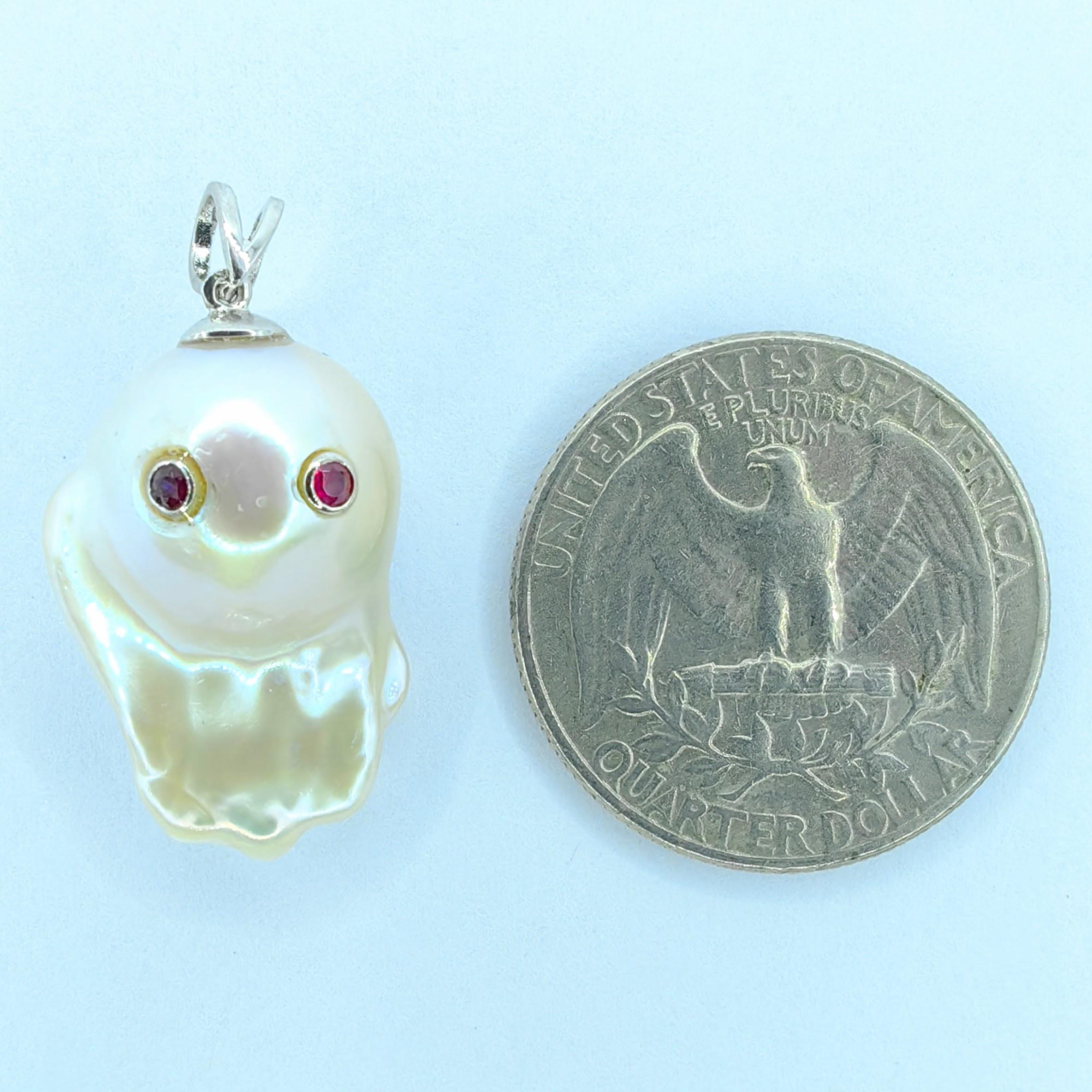 Darling Phantom Gemini: Rubin & Saphir Zweigesichtiger Ghost-Perlen-Anhänger aus 18K Gold im Angebot 4