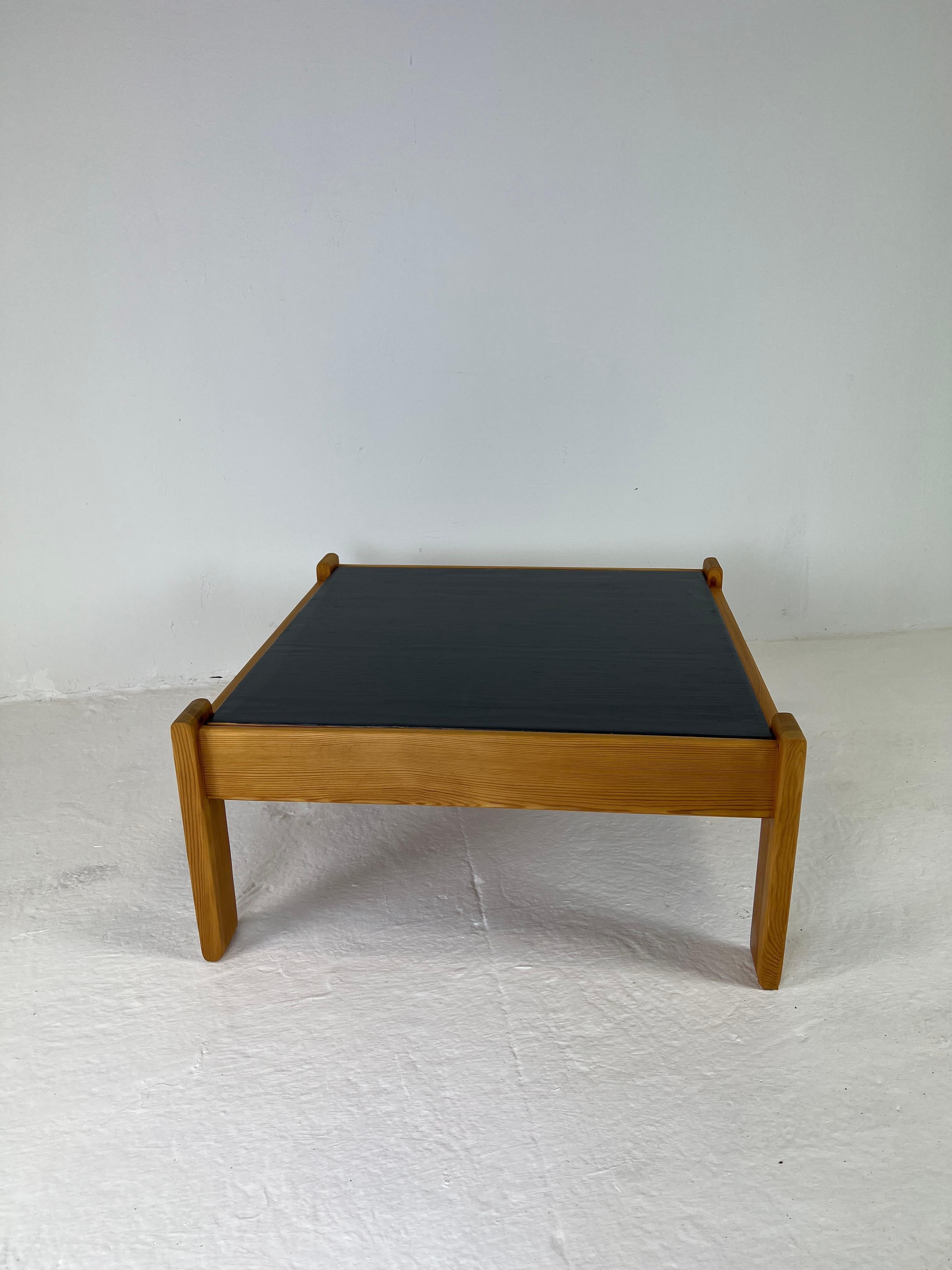 Table basse moderniste à deux faces en bois de pin, années 1970 en vente 4