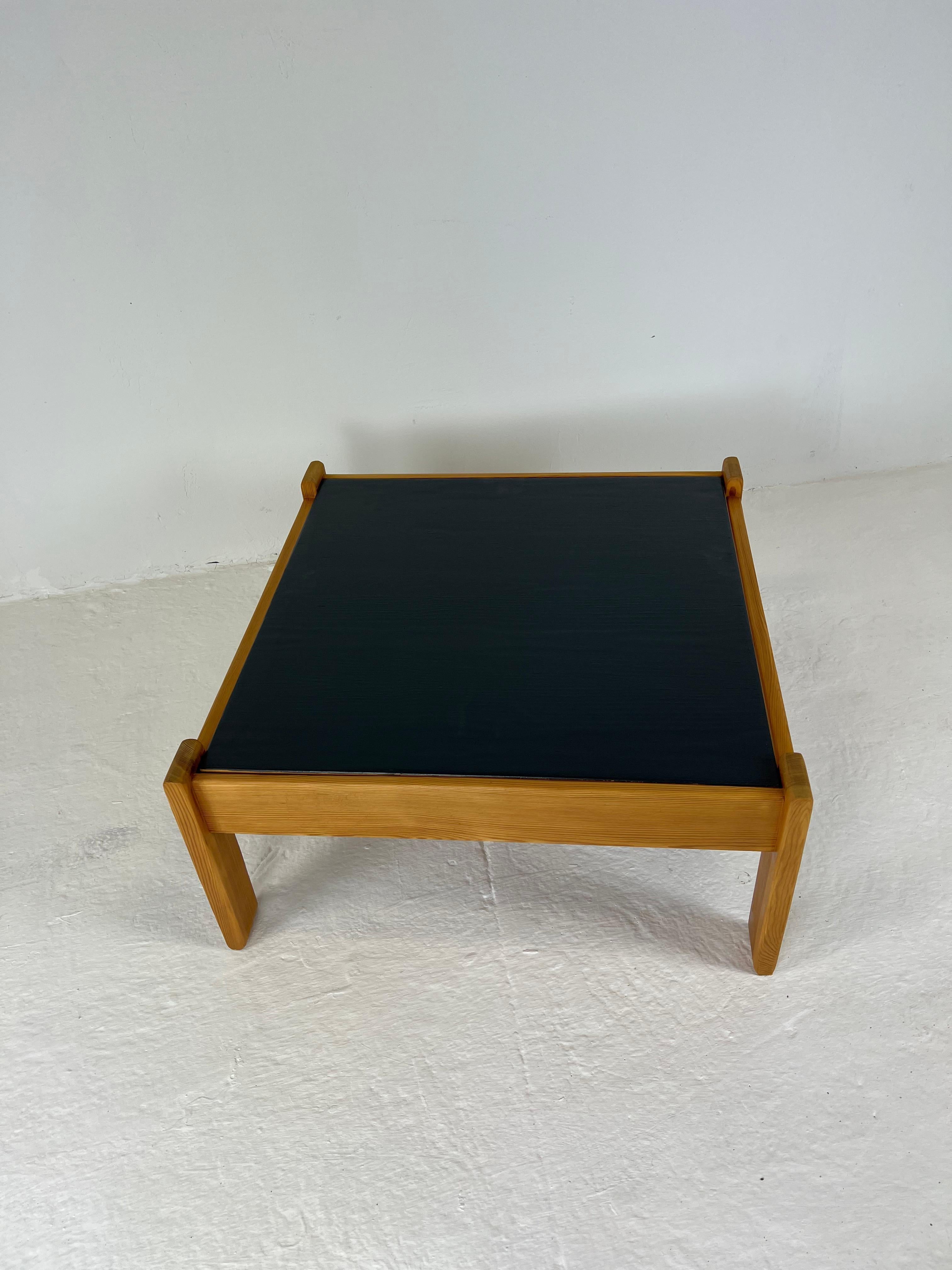 Table basse moderniste à deux faces en bois de pin, années 1970 en vente 5