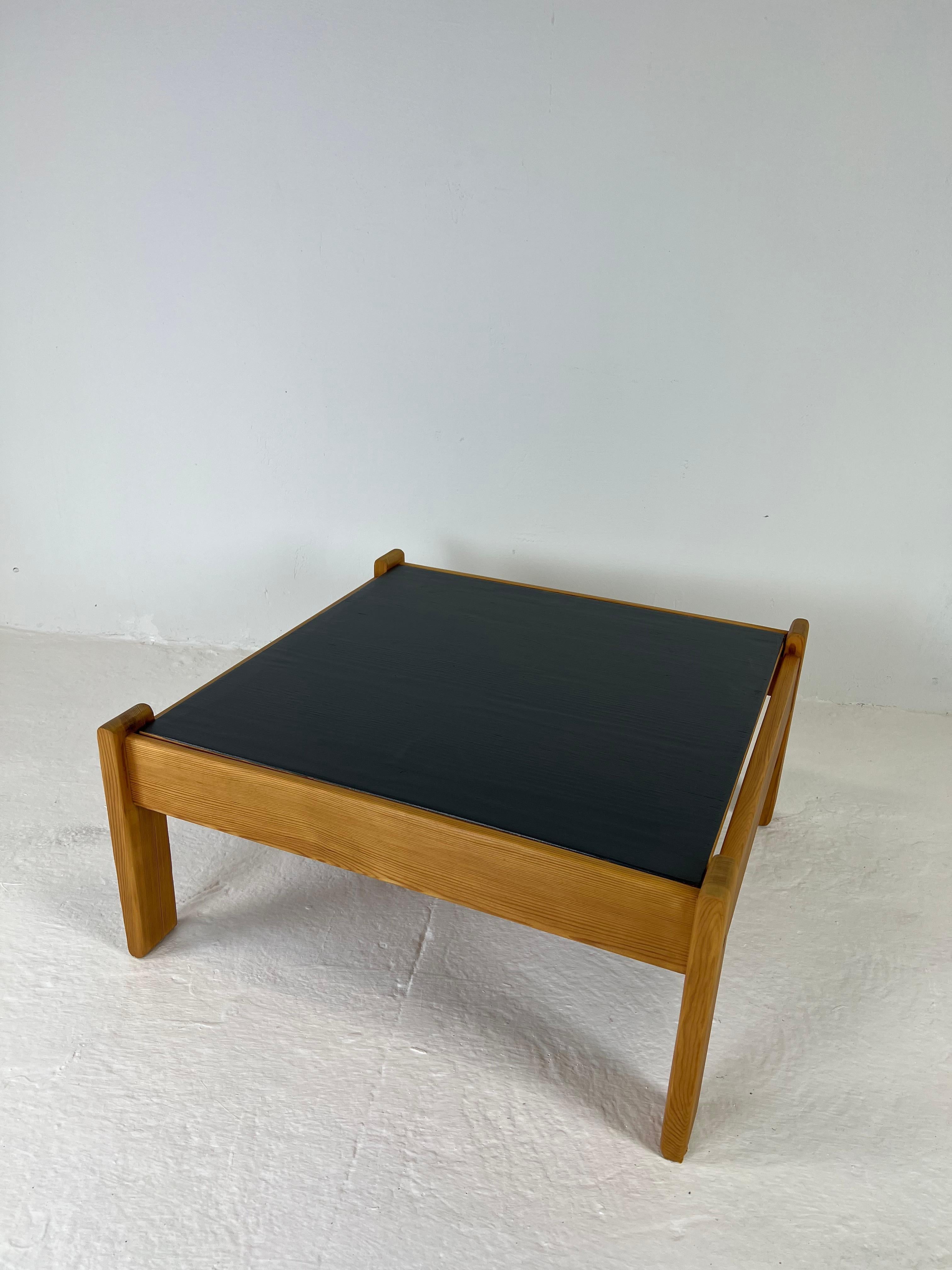 Two-Sided Modernist Coffee Table in Pine Wood, 1970s For Sale 7