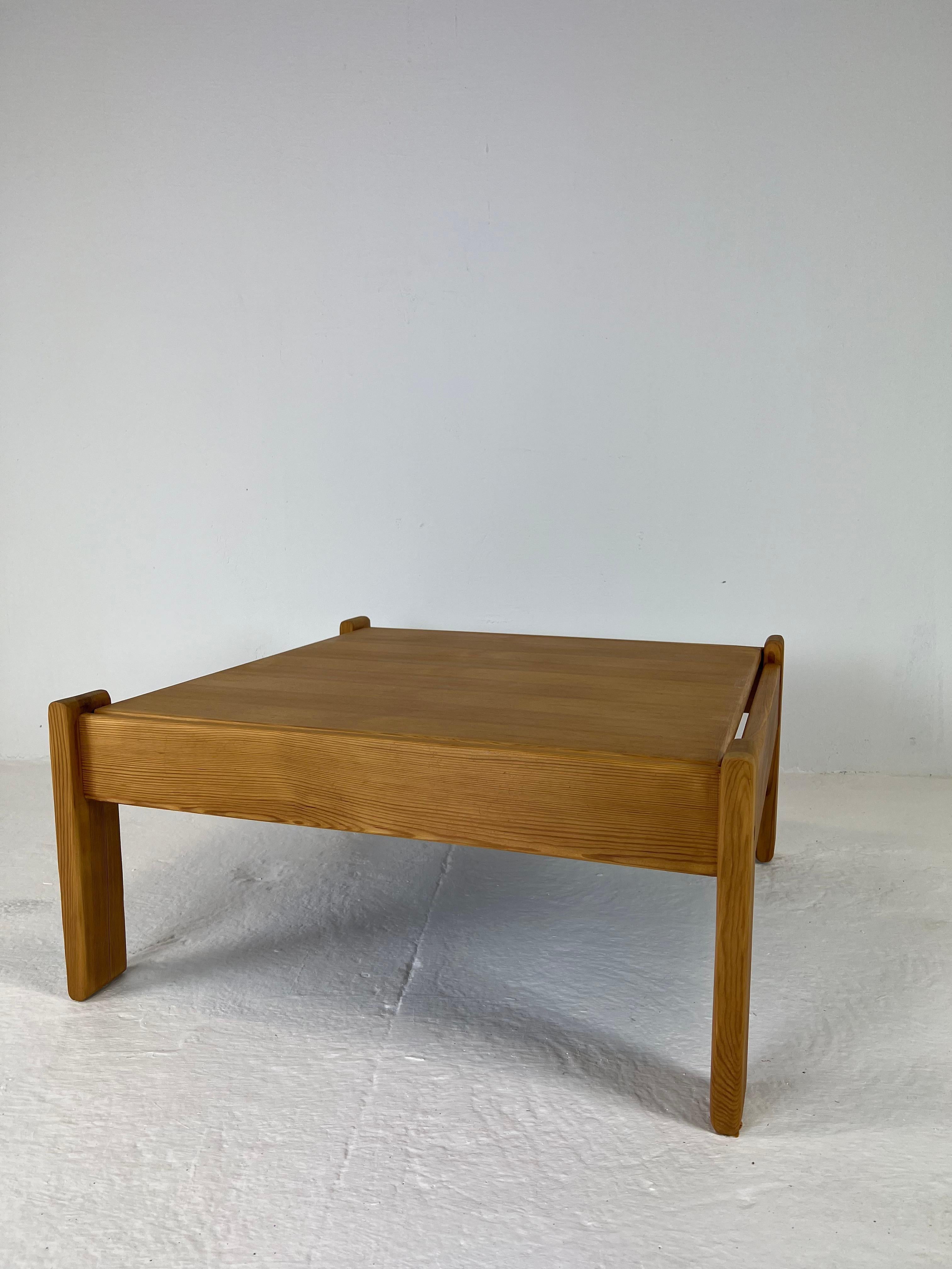 Table basse moderniste à deux faces en bois de pin, années 1970 en vente 8