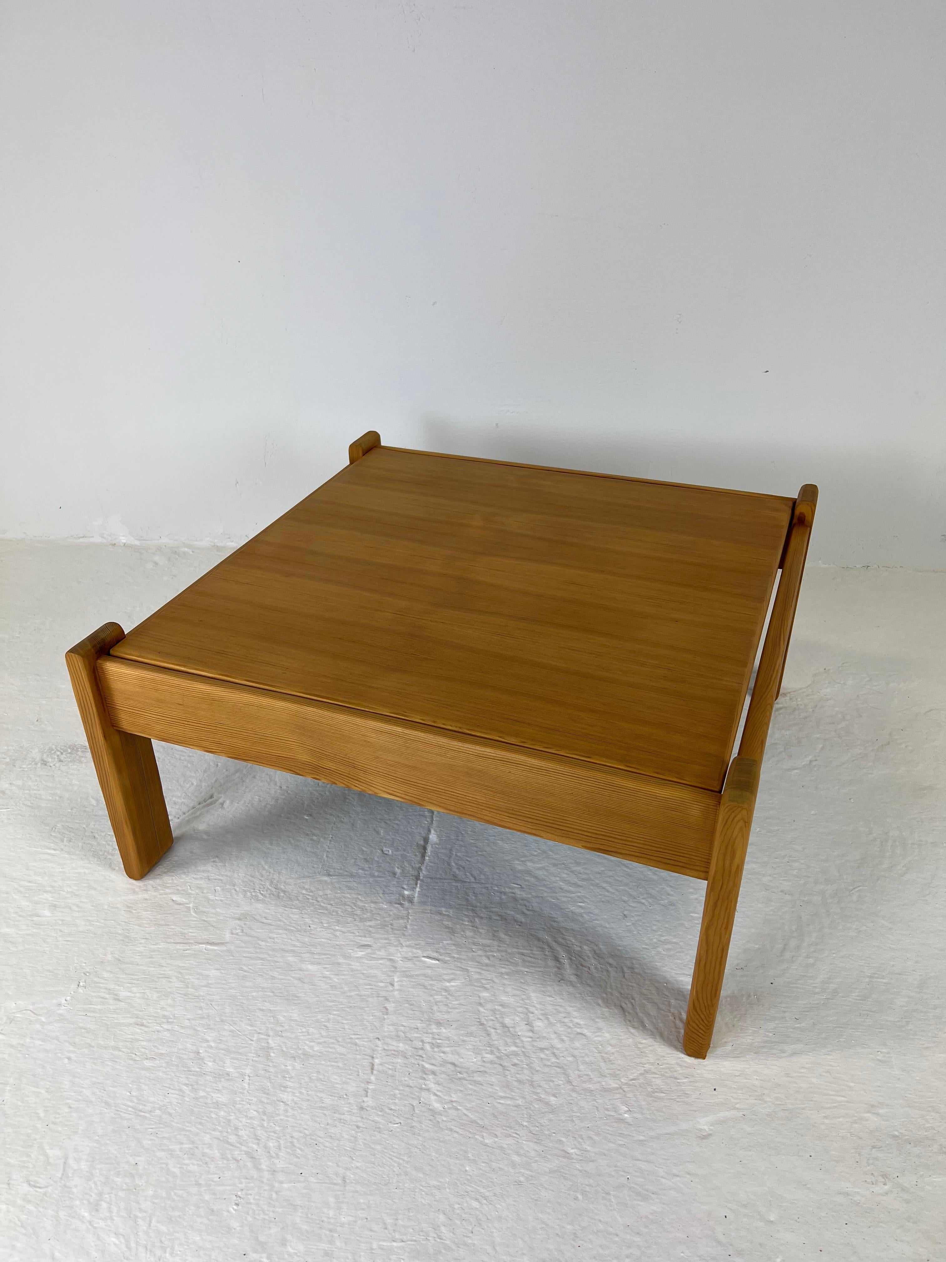 Table basse moderniste à deux faces en bois de pin, années 1970 en vente 9