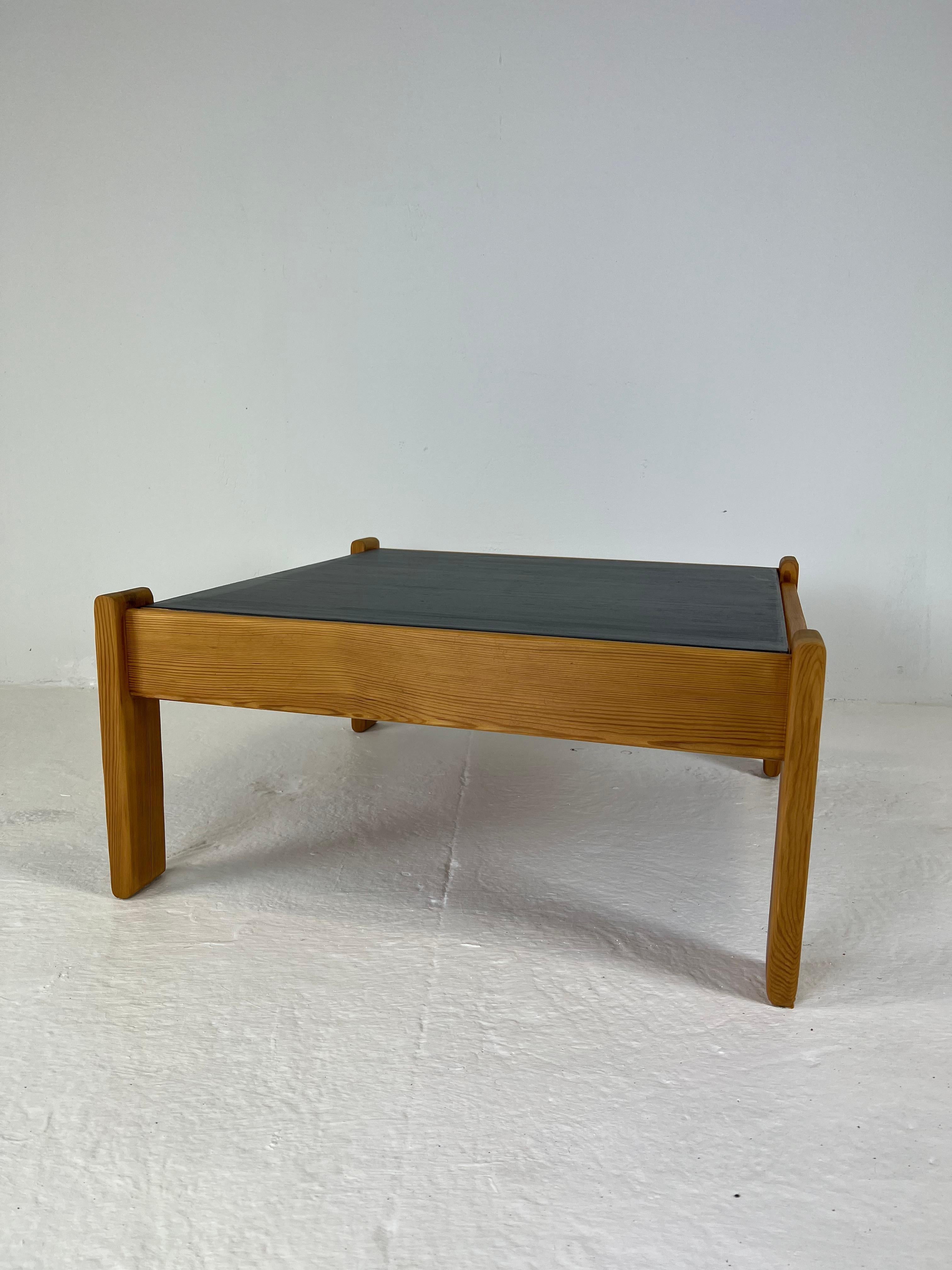 Table basse moderniste à deux faces en bois de pin, années 1970 en vente 2