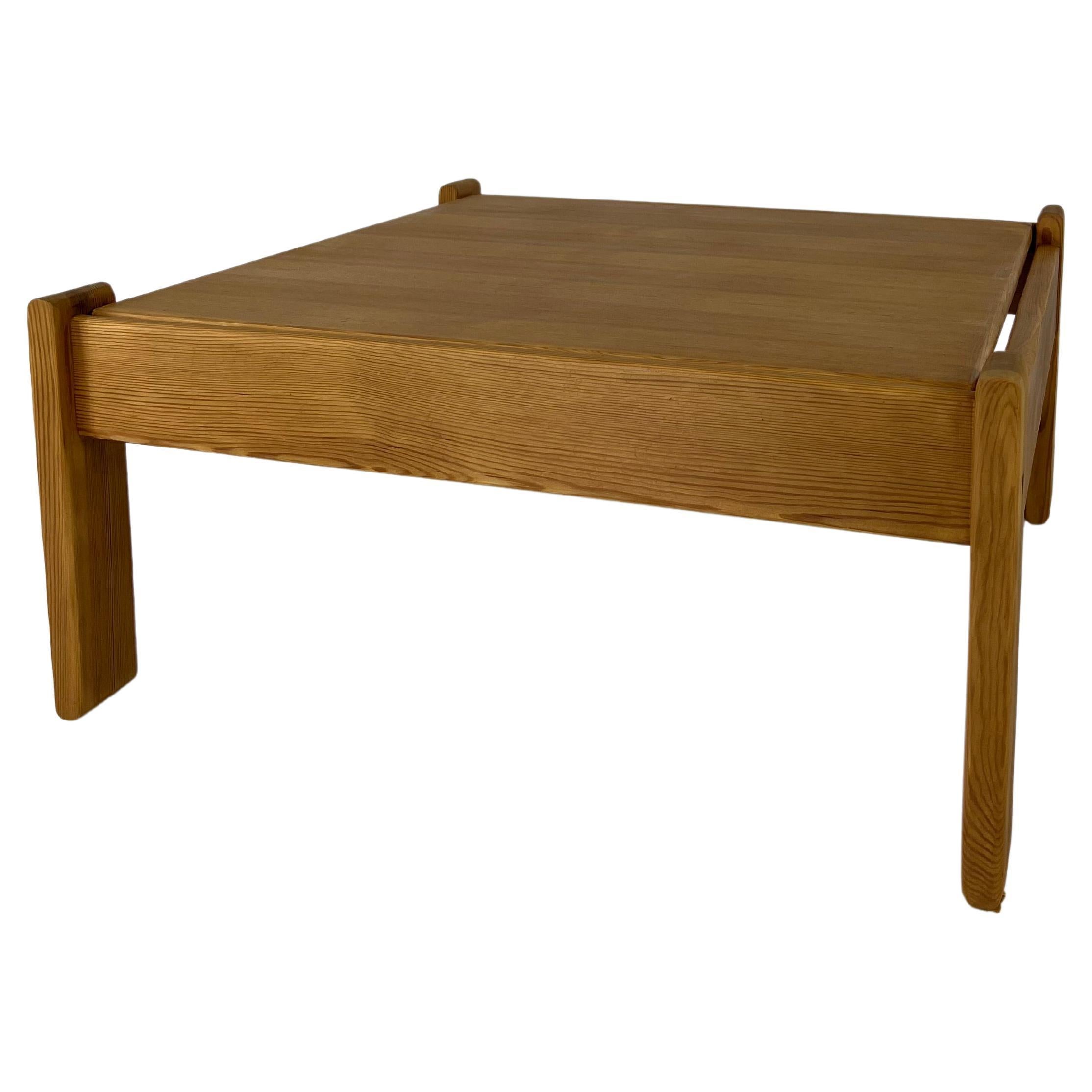 Table basse moderniste à deux faces en bois de pin, années 1970 en vente