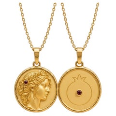 Pendentif en forme de pièce de monnaie à double face en grenat Perséphone